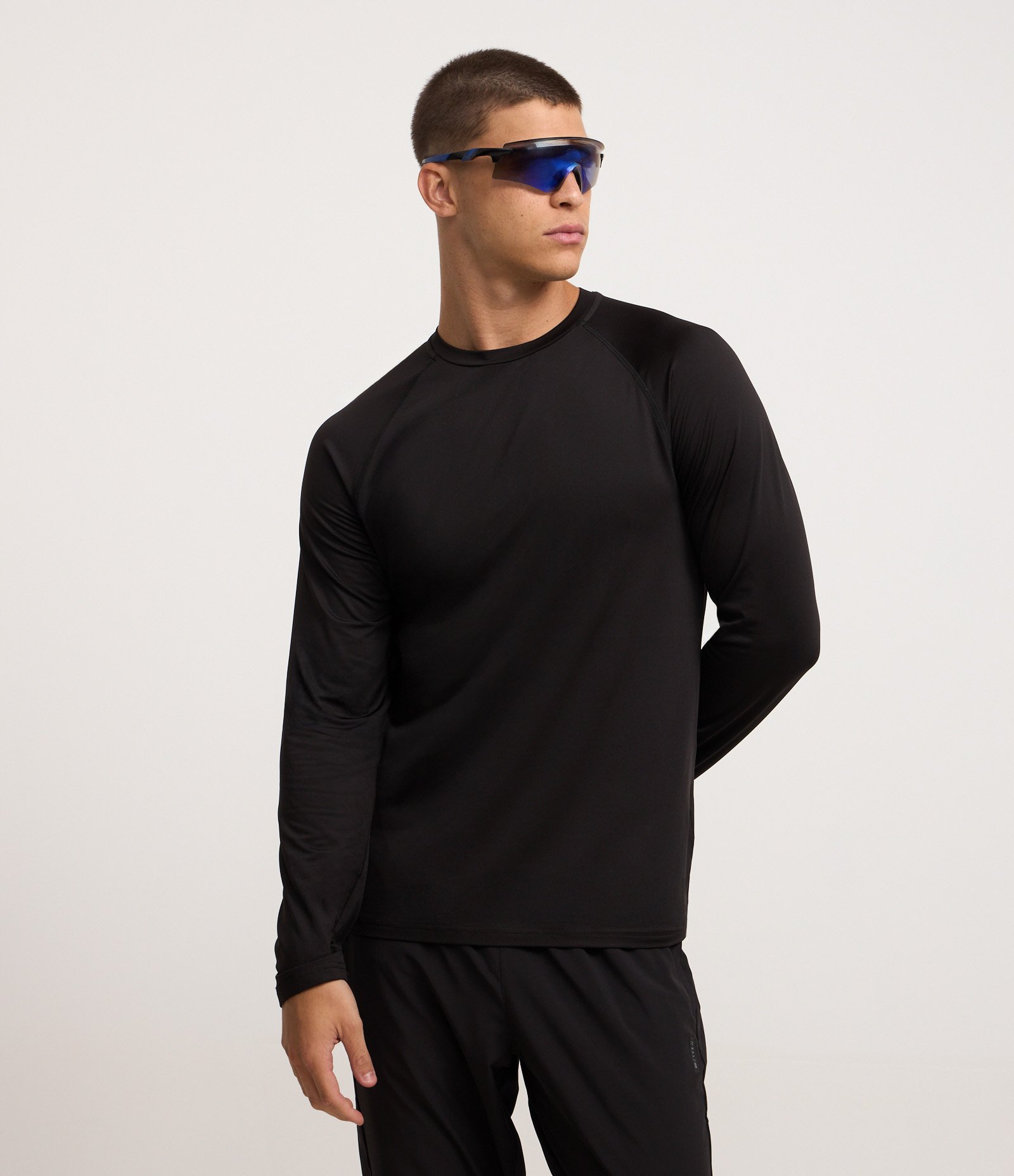 Camiseta Térmica Esportiva com Cava Raglan e Manga Longa Preto 1