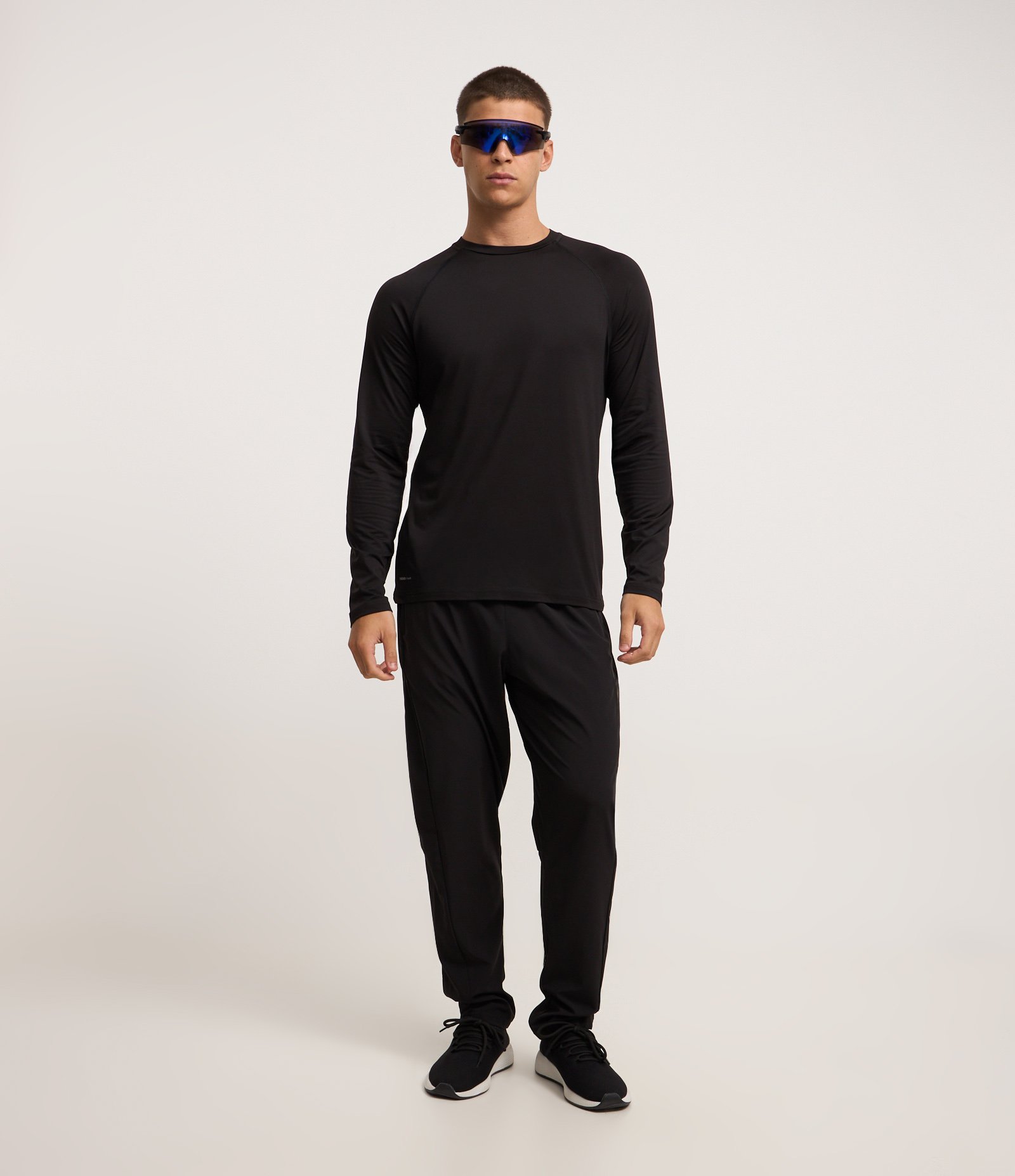 Camiseta Térmica Esportiva com Cava Raglan e Manga Longa Preto 2