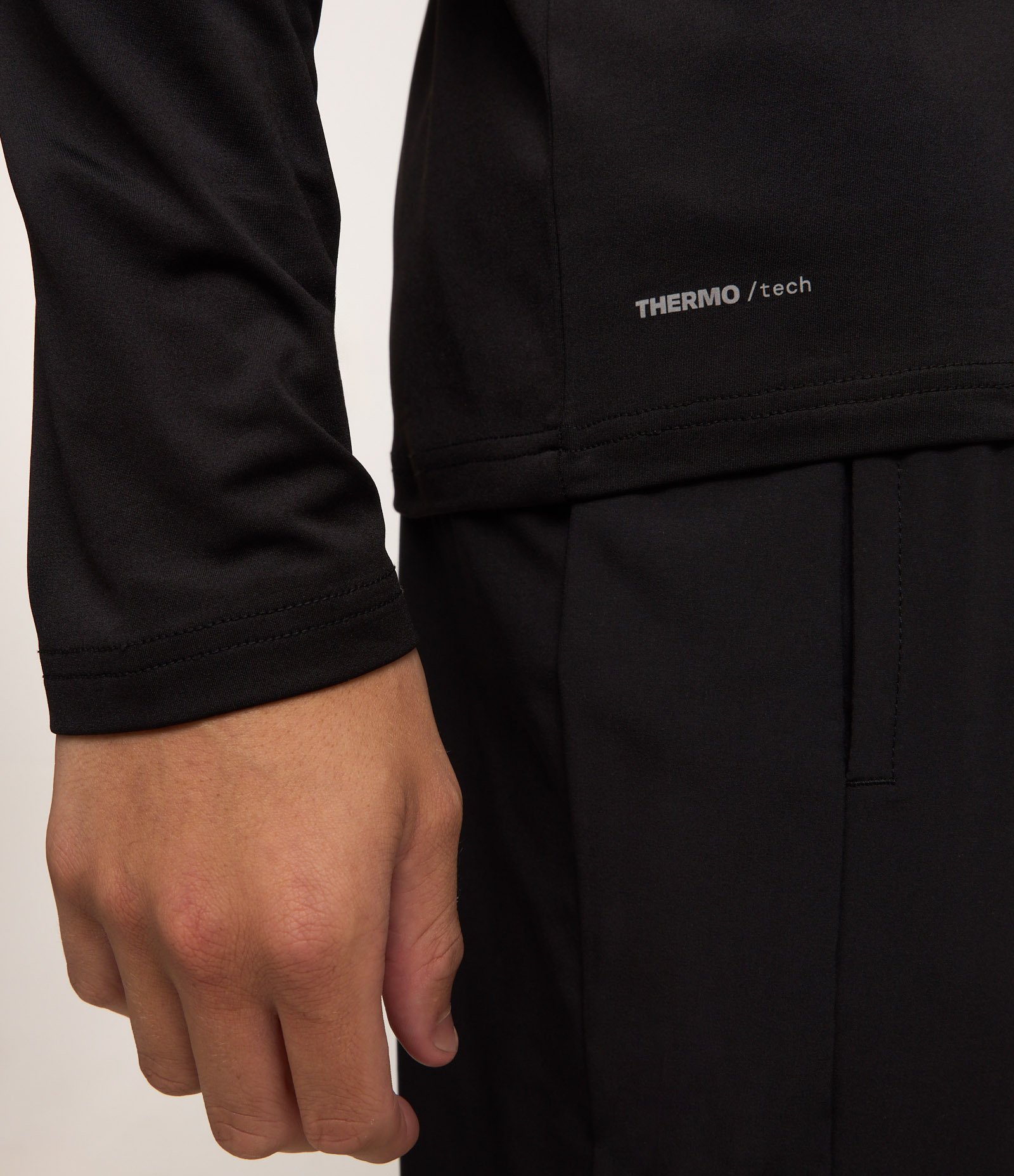 Camiseta Térmica Esportiva com Cava Raglan e Manga Longa Preto 3