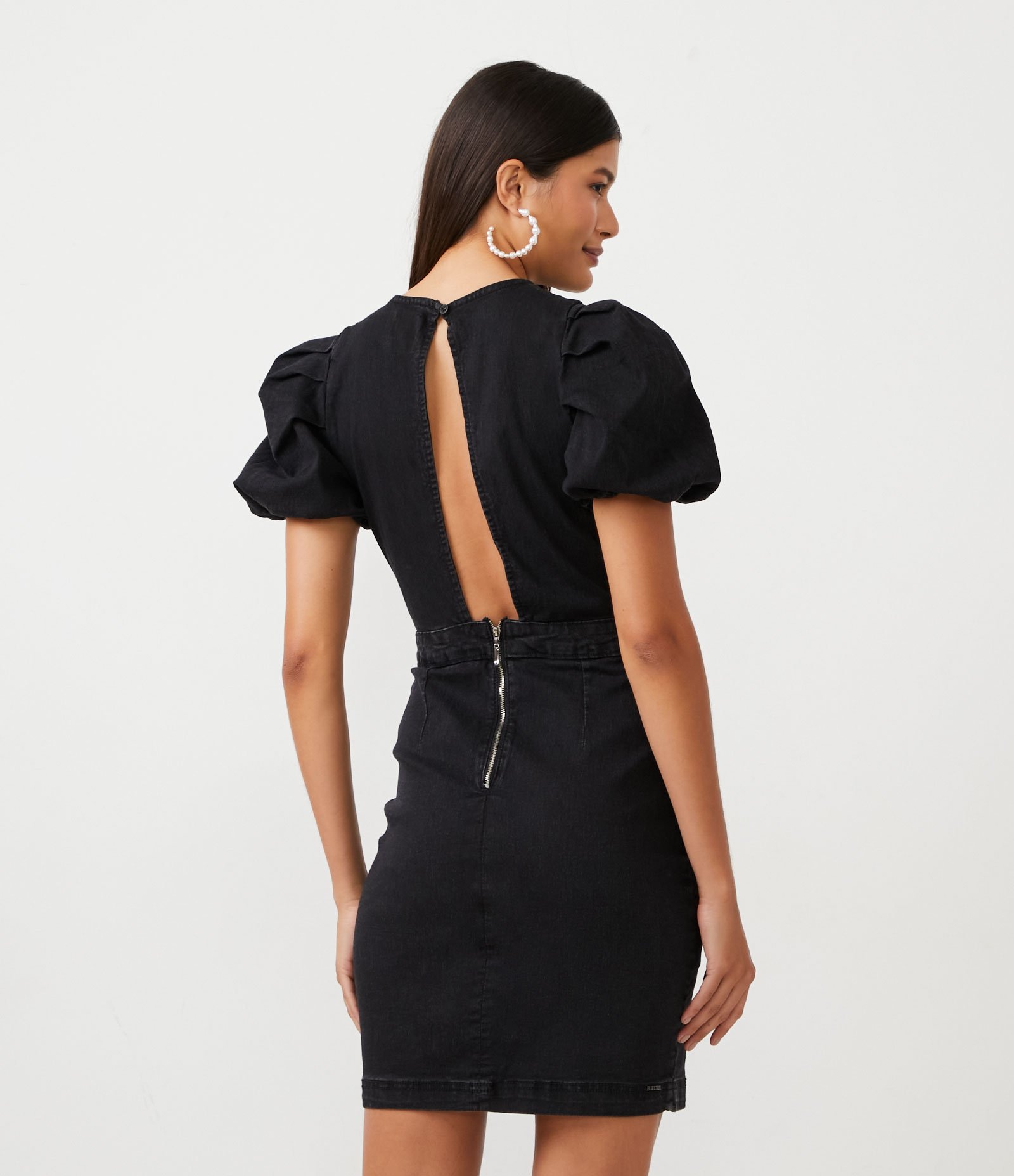 Vestido Curto em Sarja com Manga Curta Bufante Preto 3