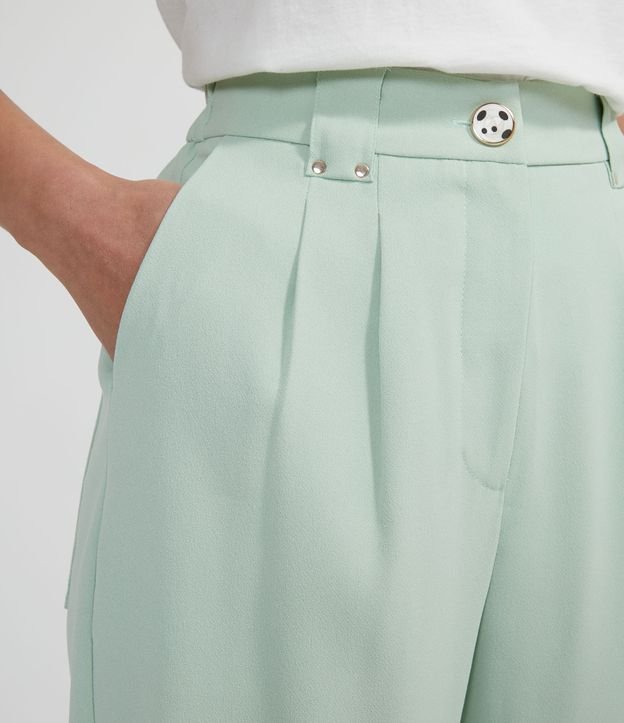 Pantalón Sastrería en Crepé com Botón Diferenciado Pliegues y Cremallera en la Barra Verde 3