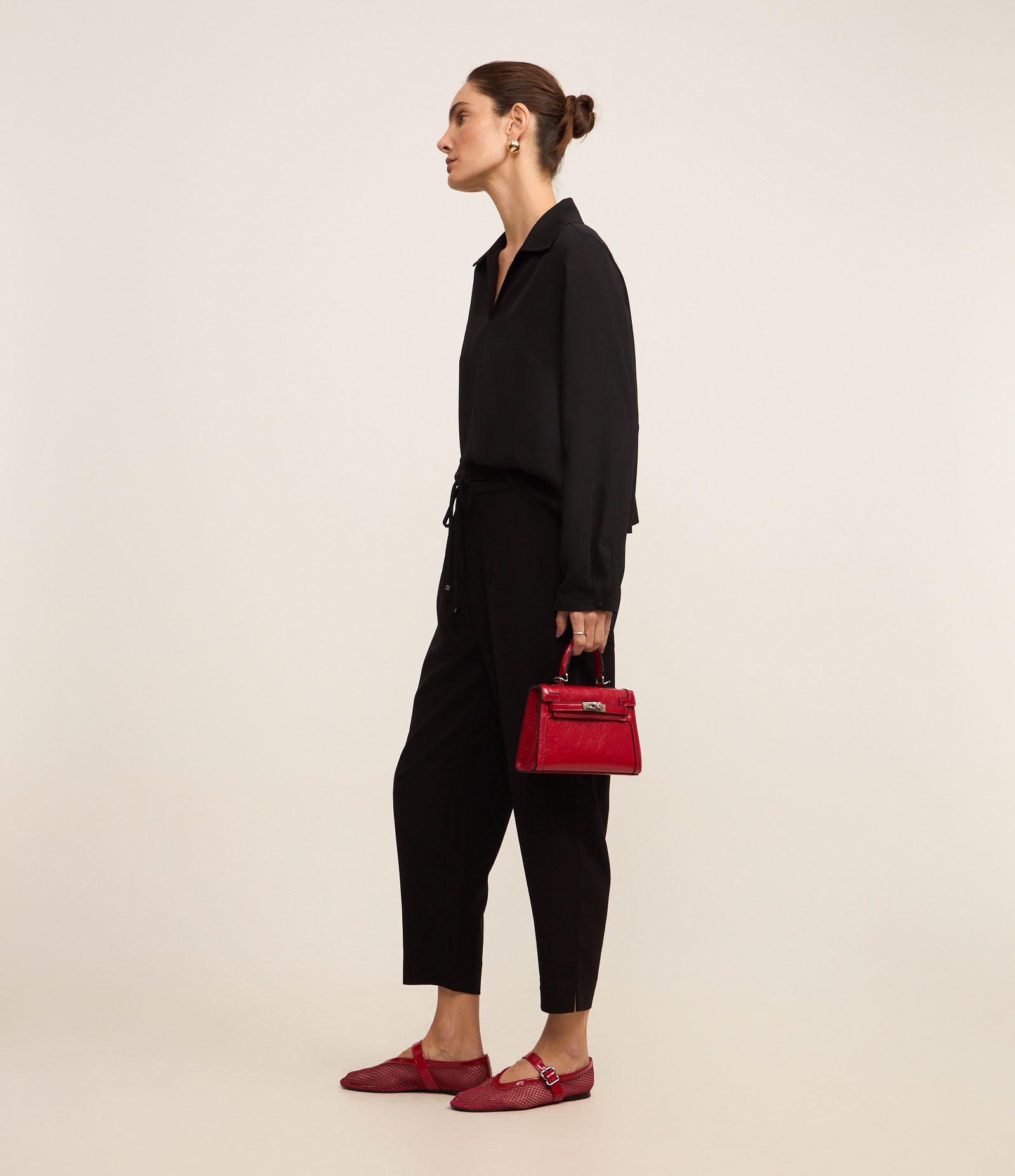 Calça Fluida em Crepe com Cós Elástico e Amarração Preto 5