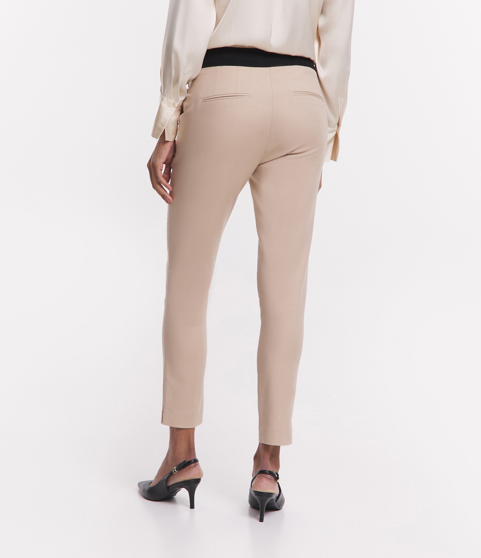 Calça Cigarrete em Algodão com Bolsos Bege 2