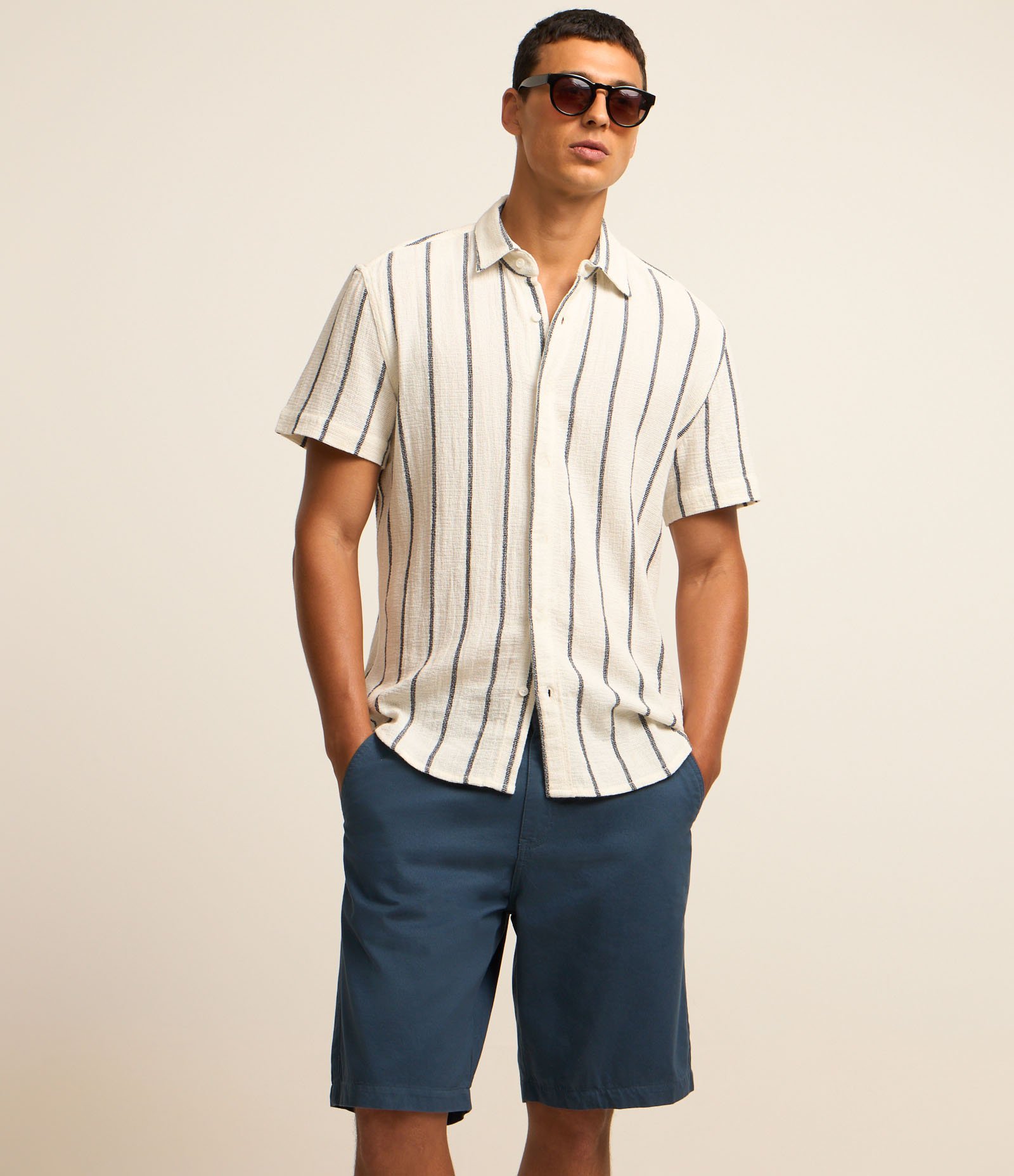 Bermuda Reta em Sarja com Bolso Captain s Blue 2