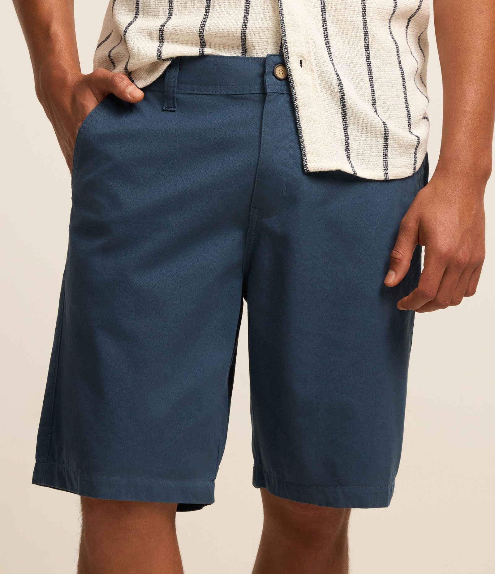 Bermuda Reta em Sarja com Bolso Captain s Blue 3