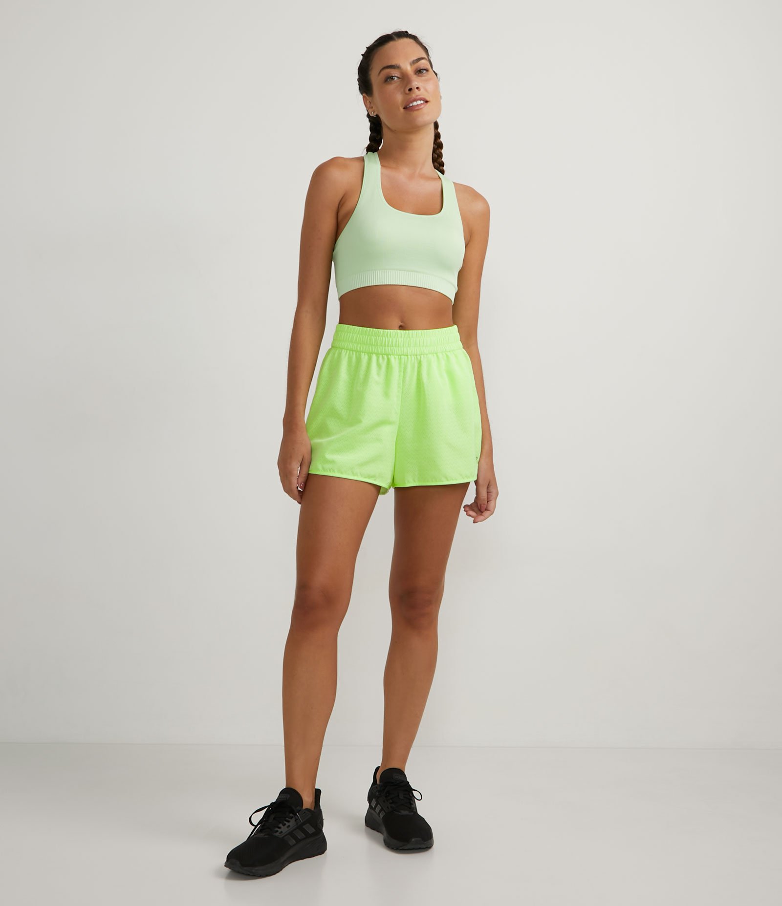 Short Runner Esportivo com Cós Elástico e Textura de Furinhos Verde Limão 4
