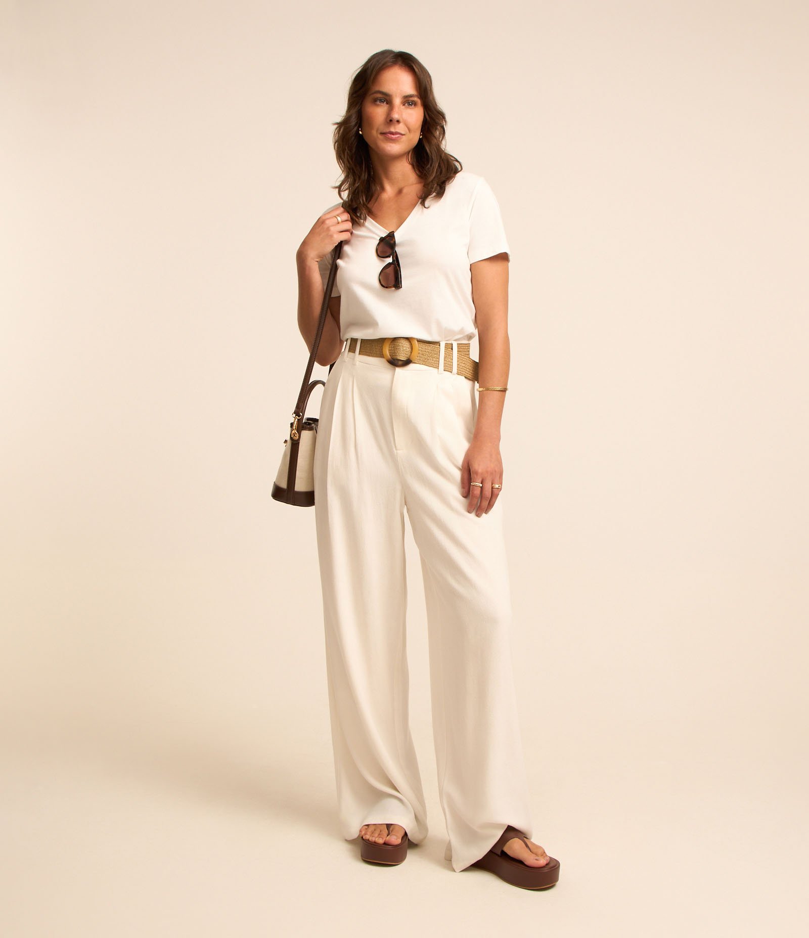 Blusa Básica em Algodão Peruano com Decote V Branco 2