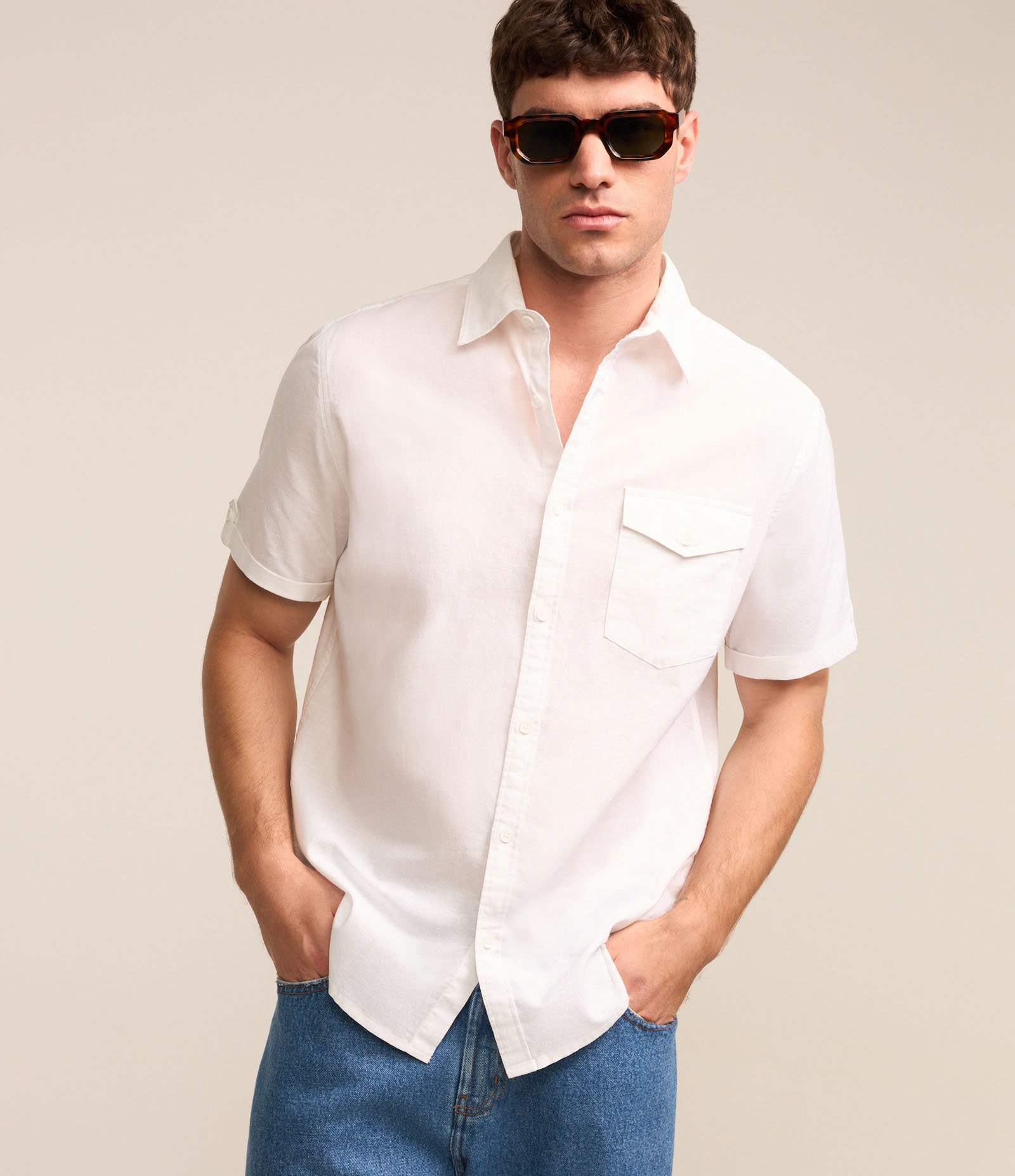 Camisa Comfort em Linho com Bolso e Dobra na Manga Branco 1