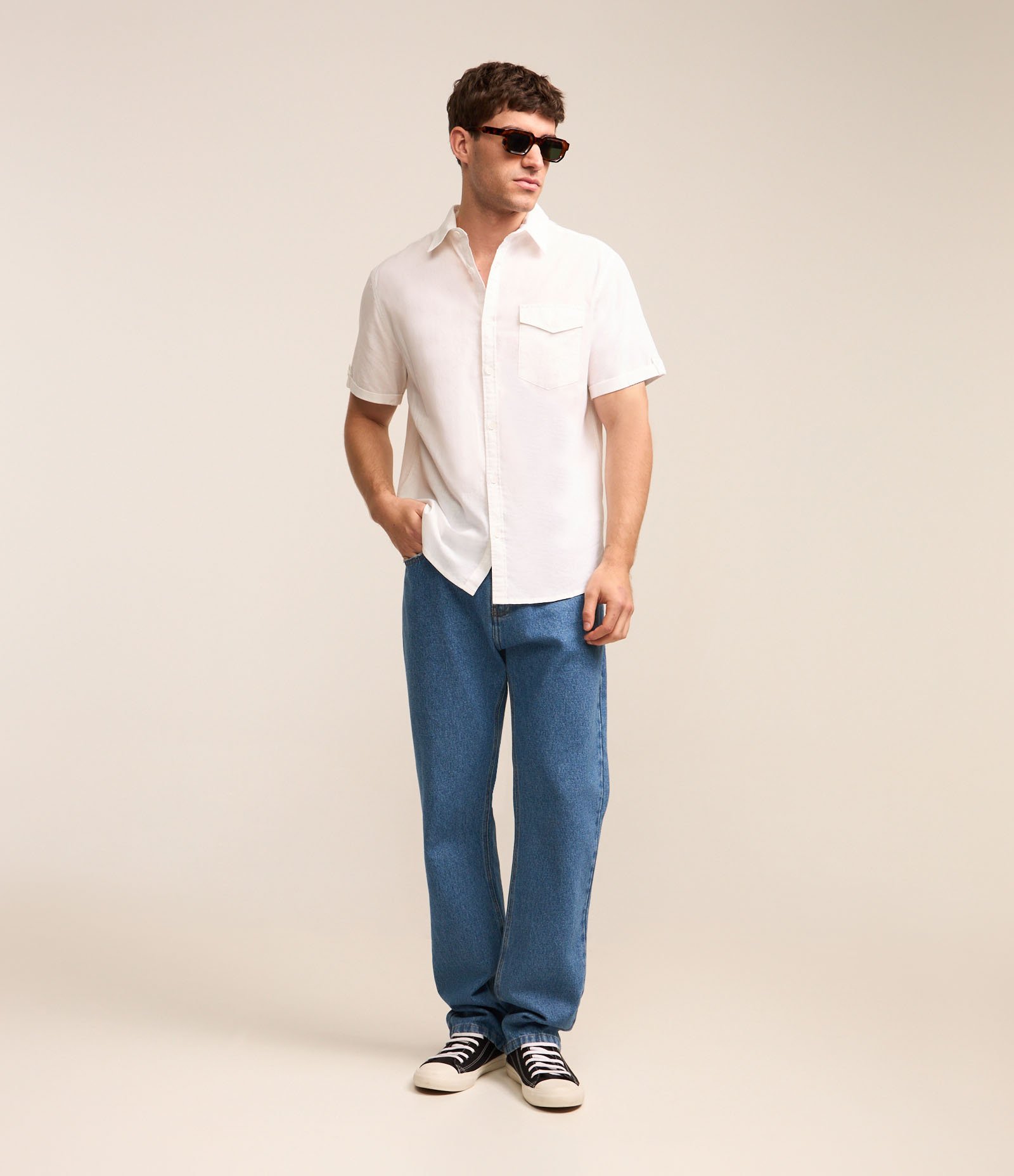 Camisa Comfort em Linho com Bolso e Dobra na Manga Branco 2