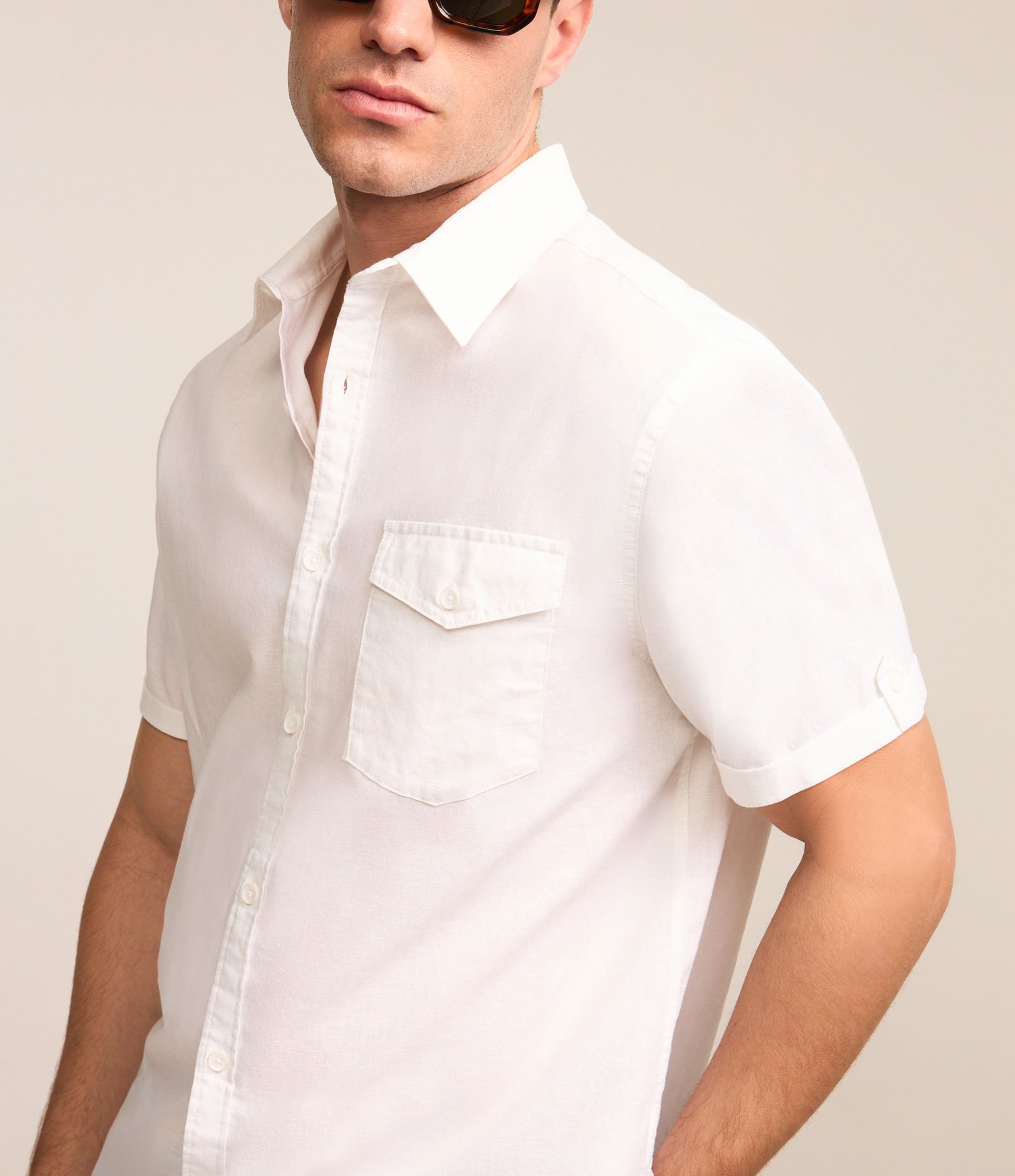 Camisa Comfort em Linho com Bolso e Dobra na Manga Branco 3