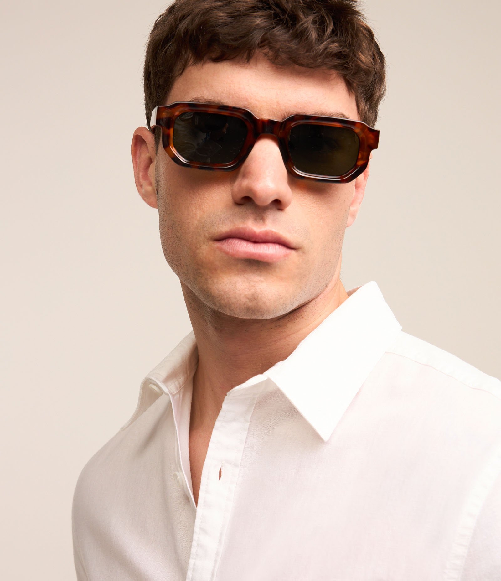 Camisa Comfort em Linho com Bolso e Dobra na Manga Branco 4