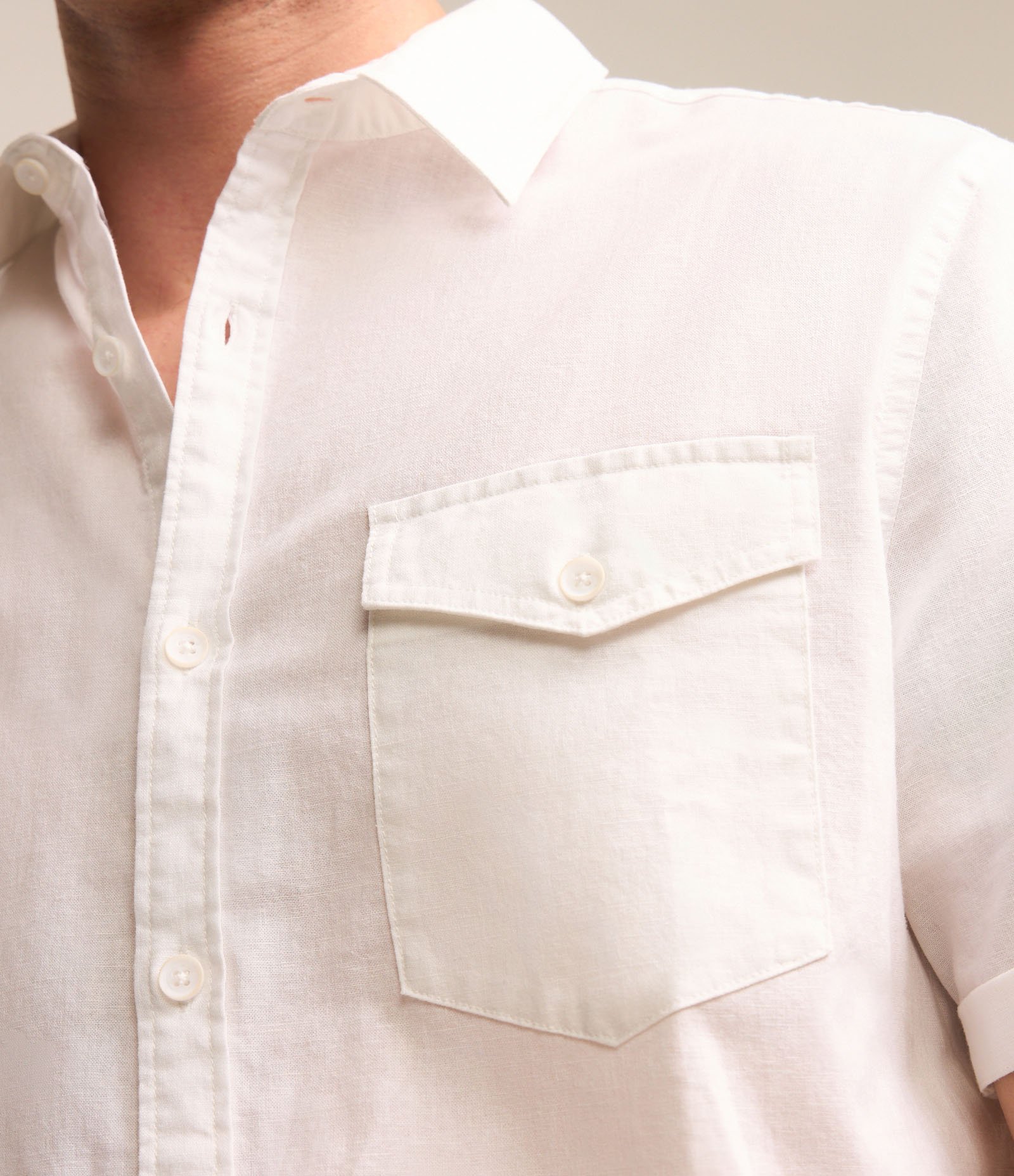 Camisa Comfort em Linho com Bolso e Dobra na Manga Branco 5