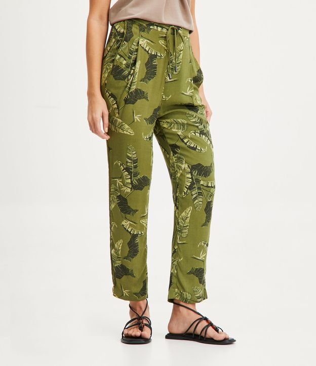 Pantalón Fluido en Viscosa con Estampa de Hojas Verde 4