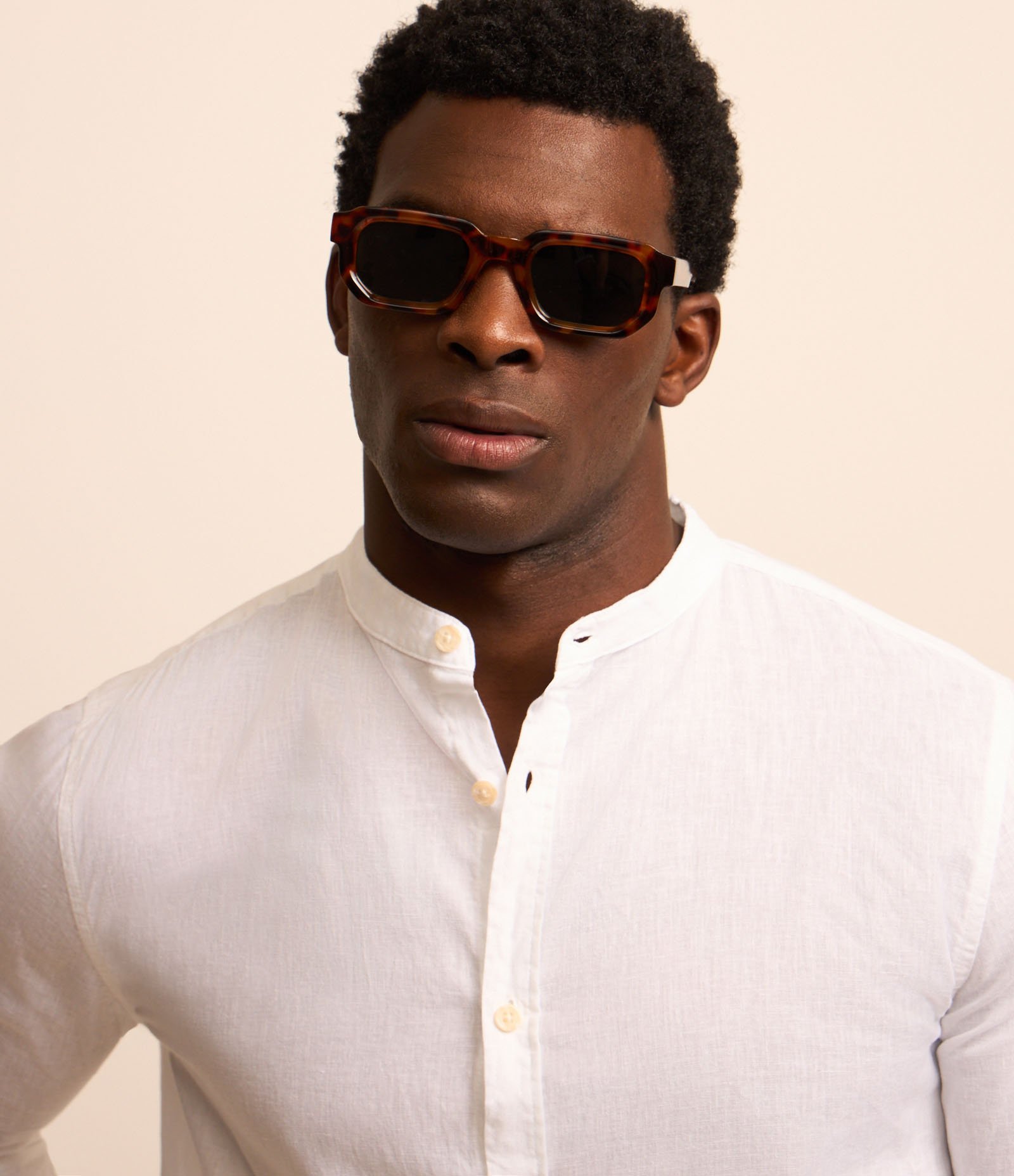 Camisa Comfort em Linho com Gola Padre Branco 3