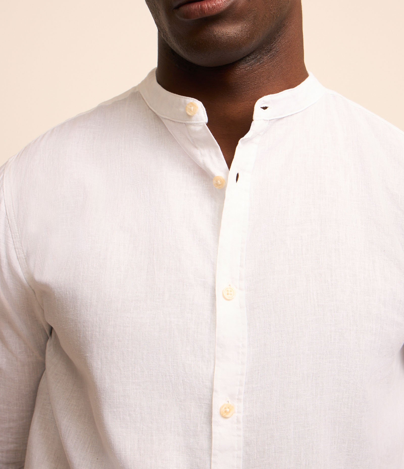 Camisa Comfort em Linho com Gola Padre Branco 5
