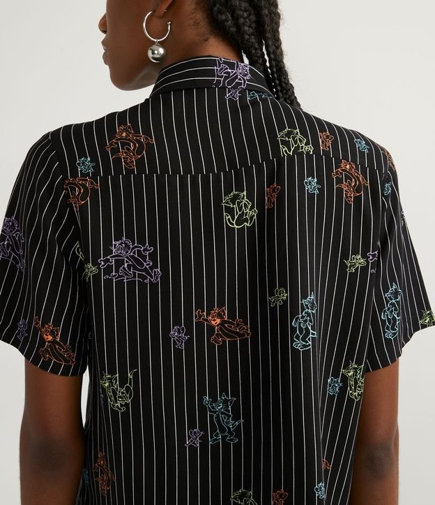 Camisa Cropped en Viscosa Estampado Tom y Jerry con Bolsillos Negro 4