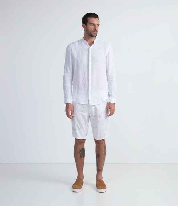 Bermuda Slim en Lino con Estampado de Follaje Blanco 5