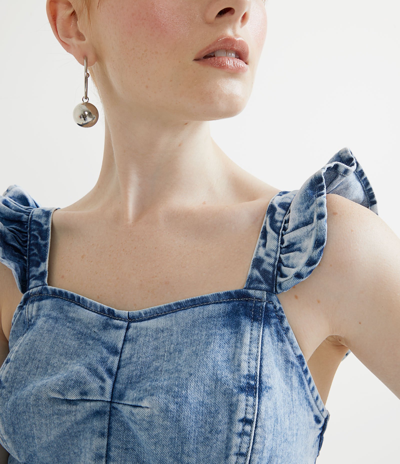 Vestido Curto em Jeans com Babadinhos nas Alças Azul Claro 3