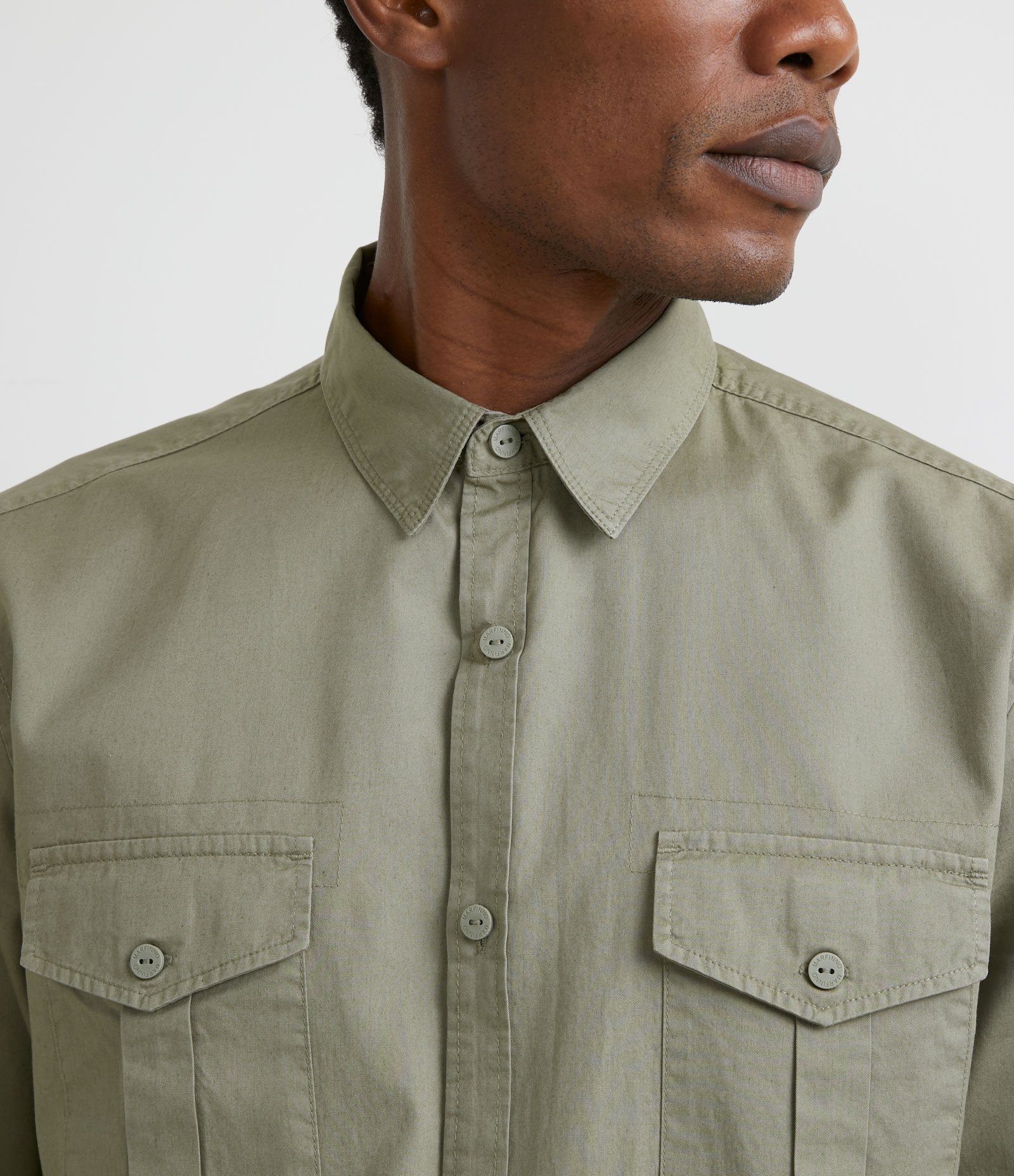 Camisa Comfort em Algodão com Bolsos Frontais Verde Alga 3