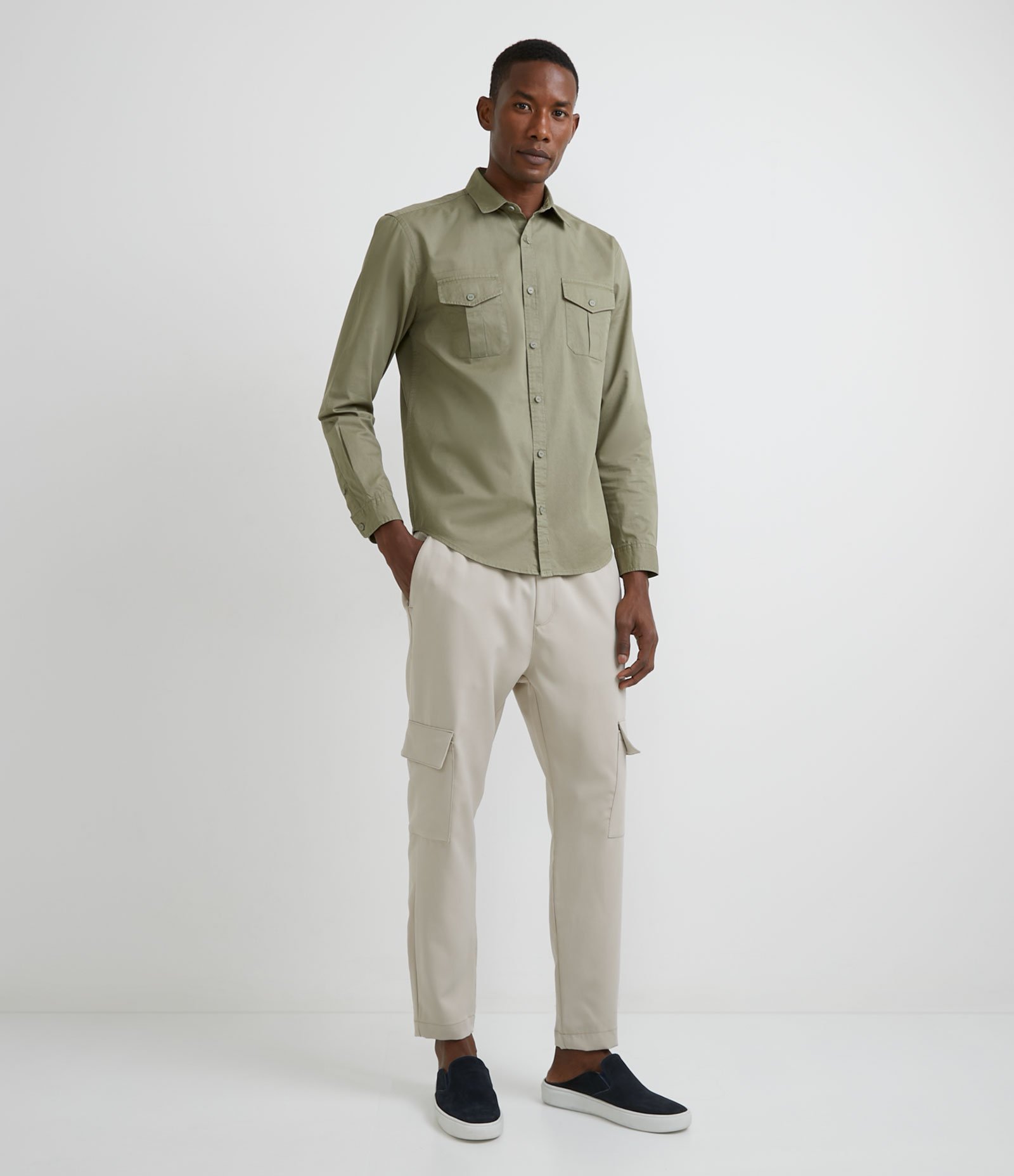 Camisa Comfort em Algodão com Bolsos Frontais Verde Alga 5