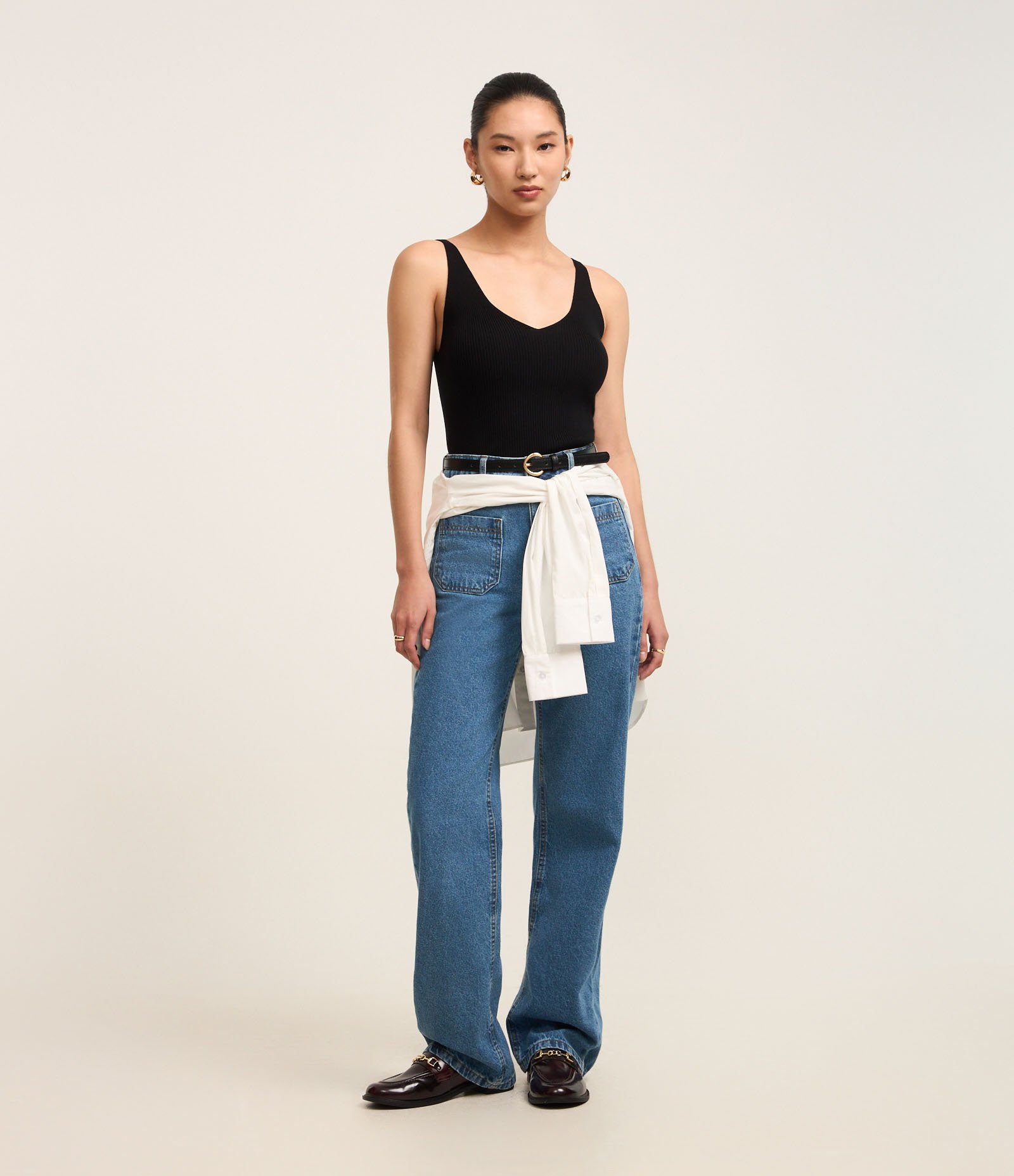 Blusa Regata Canelada em Tricô Leve com Decote V Preto 2