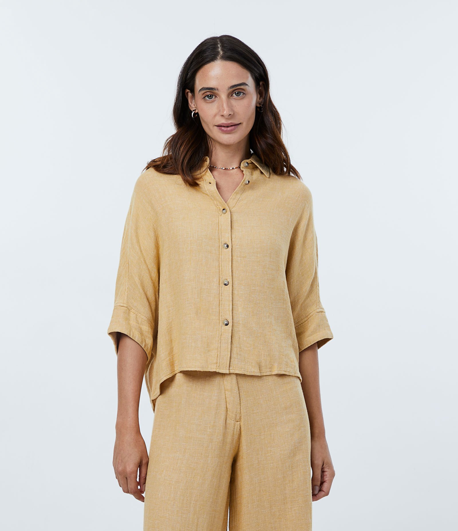 Camisa em Viscolinho com Detalhe Pespontado Amarelo 1