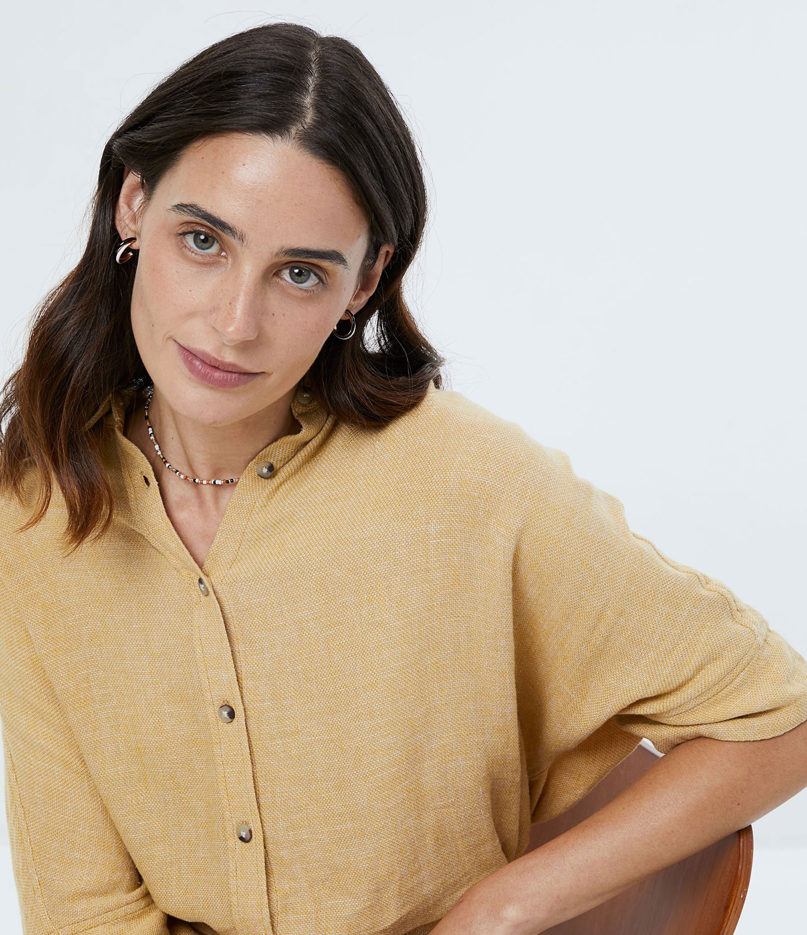 Camisa em Viscolinho com Detalhe Pespontado Amarelo 2