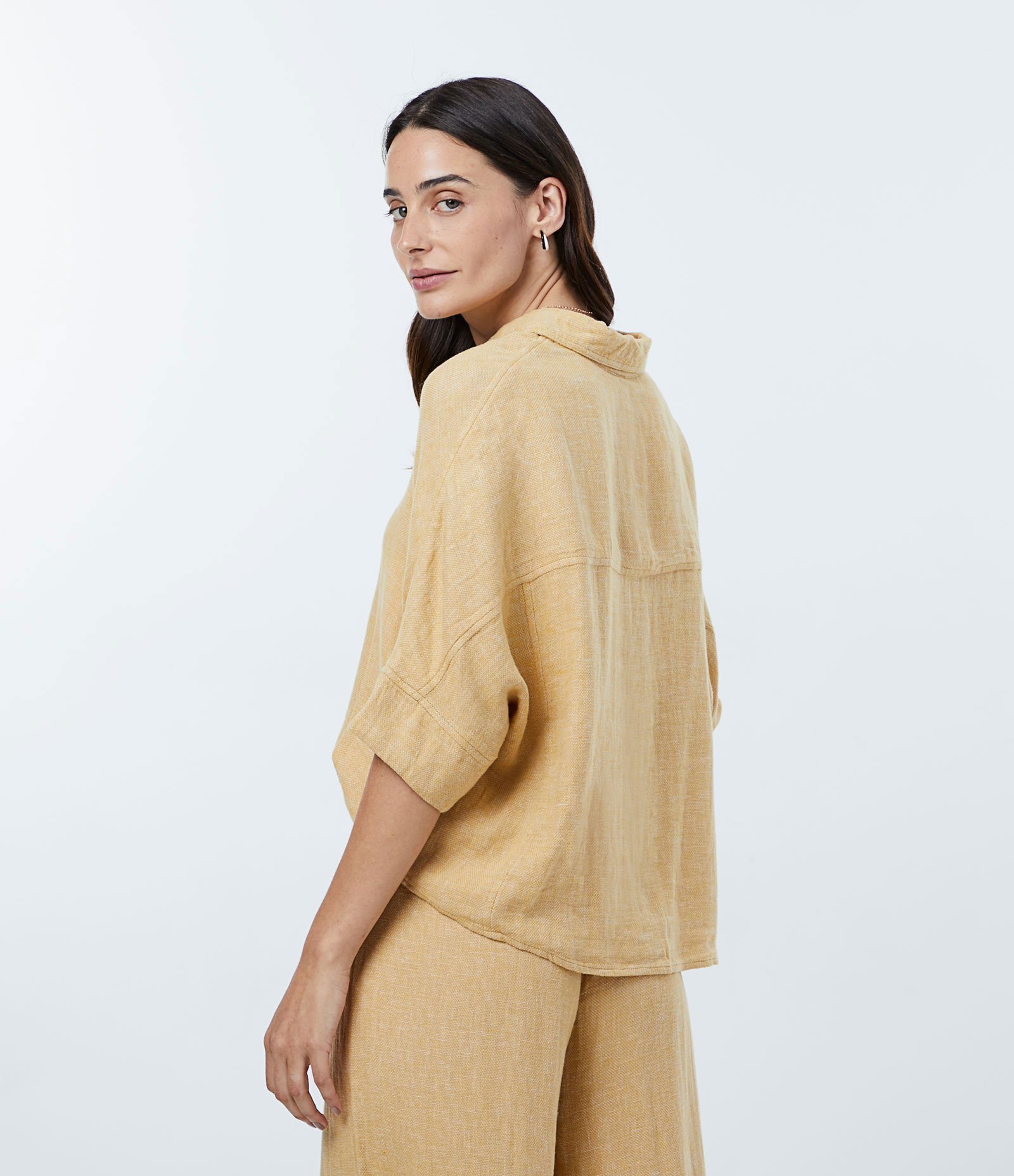 Camisa em Viscolinho com Detalhe Pespontado Amarelo 3