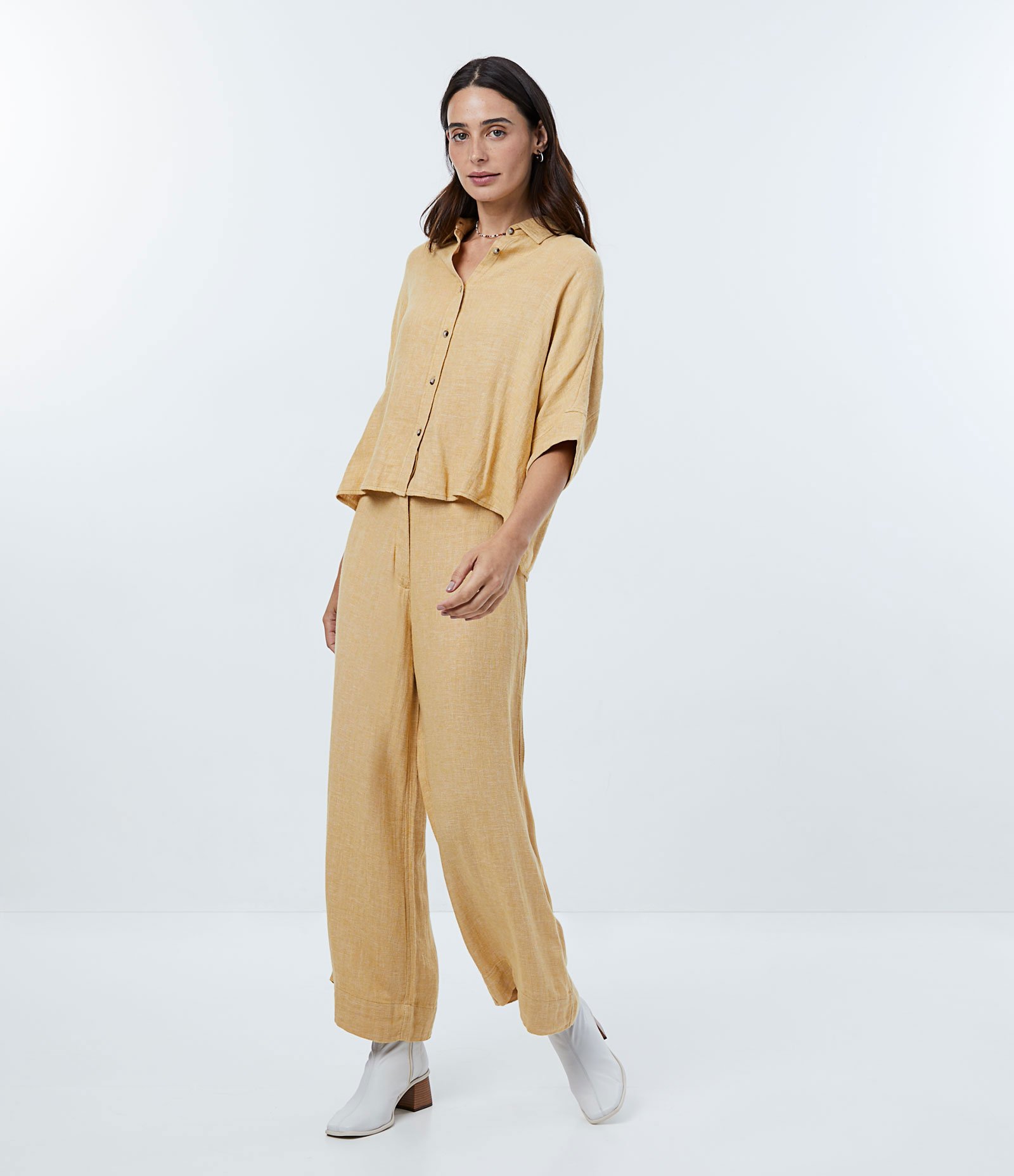Camisa em Viscolinho com Detalhe Pespontado Amarelo 4