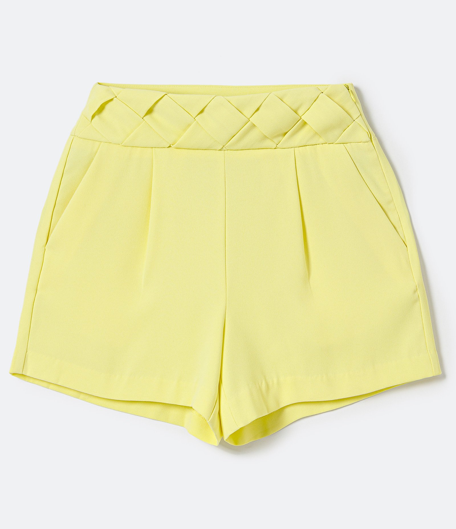 Bermuda em Crepe com Cós Trançado e Pregas Frontais Amarelo 5