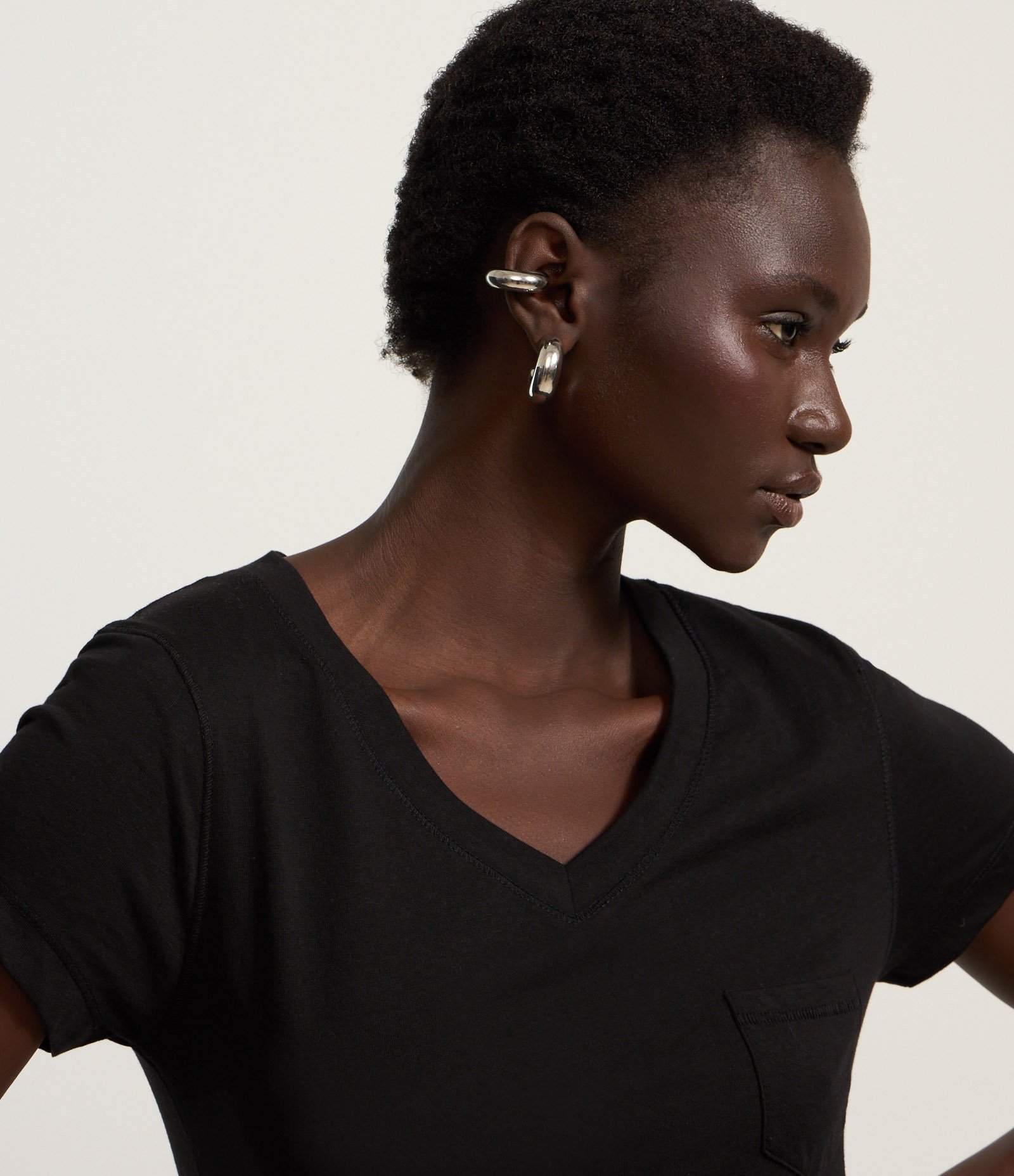 Blusa Básica em Algodão com Bolsinho Frontal Preto 1