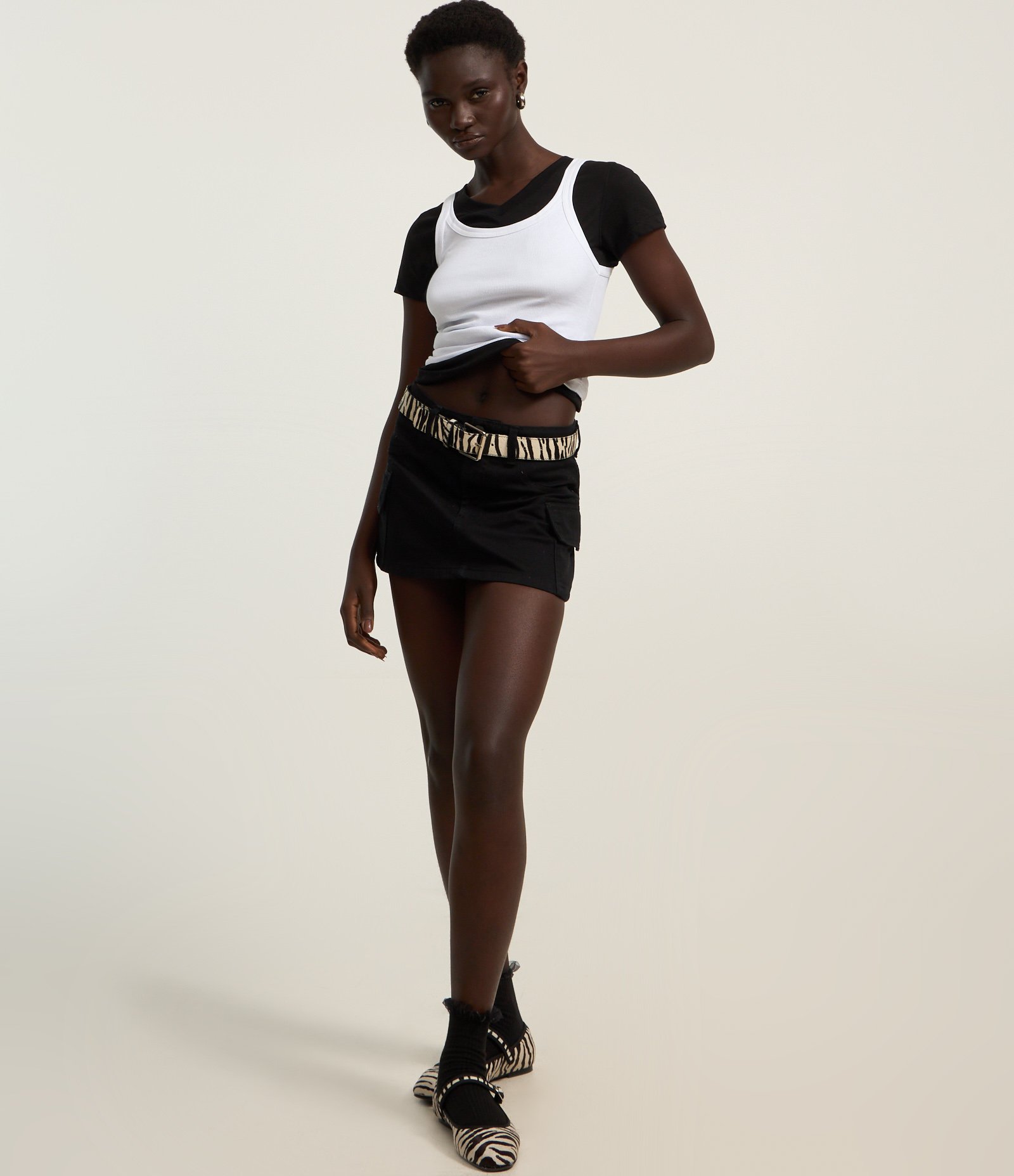 Blusa Básica em Algodão com Bolsinho Frontal Preto 3