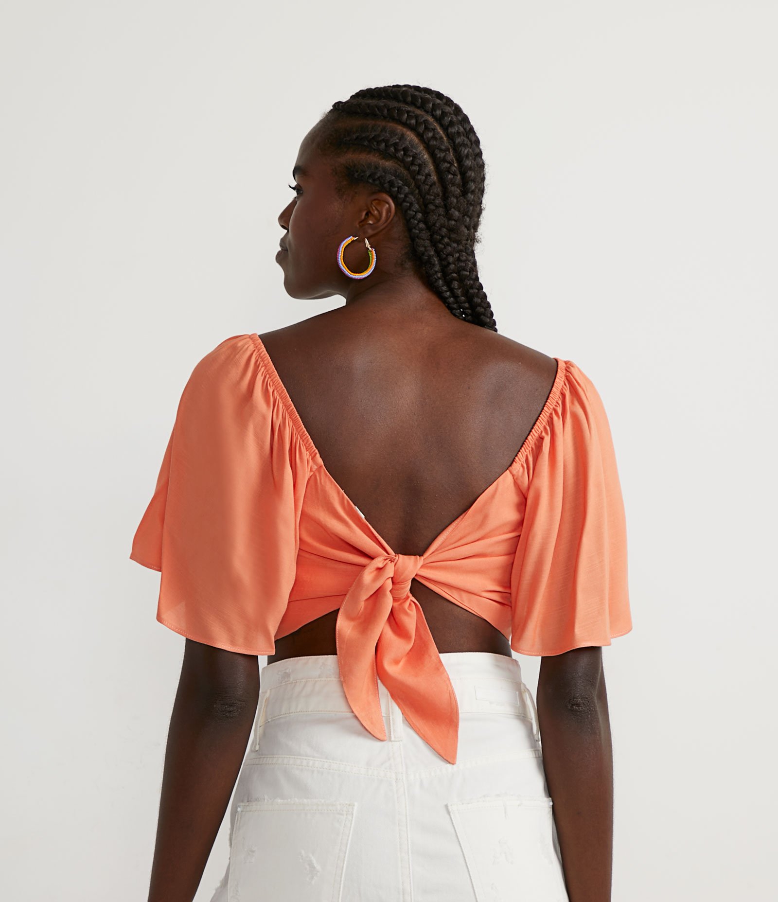 Blusa Cropped em Viscose com Puxadinho Frontal e Amarração nas Costas Laranja 2