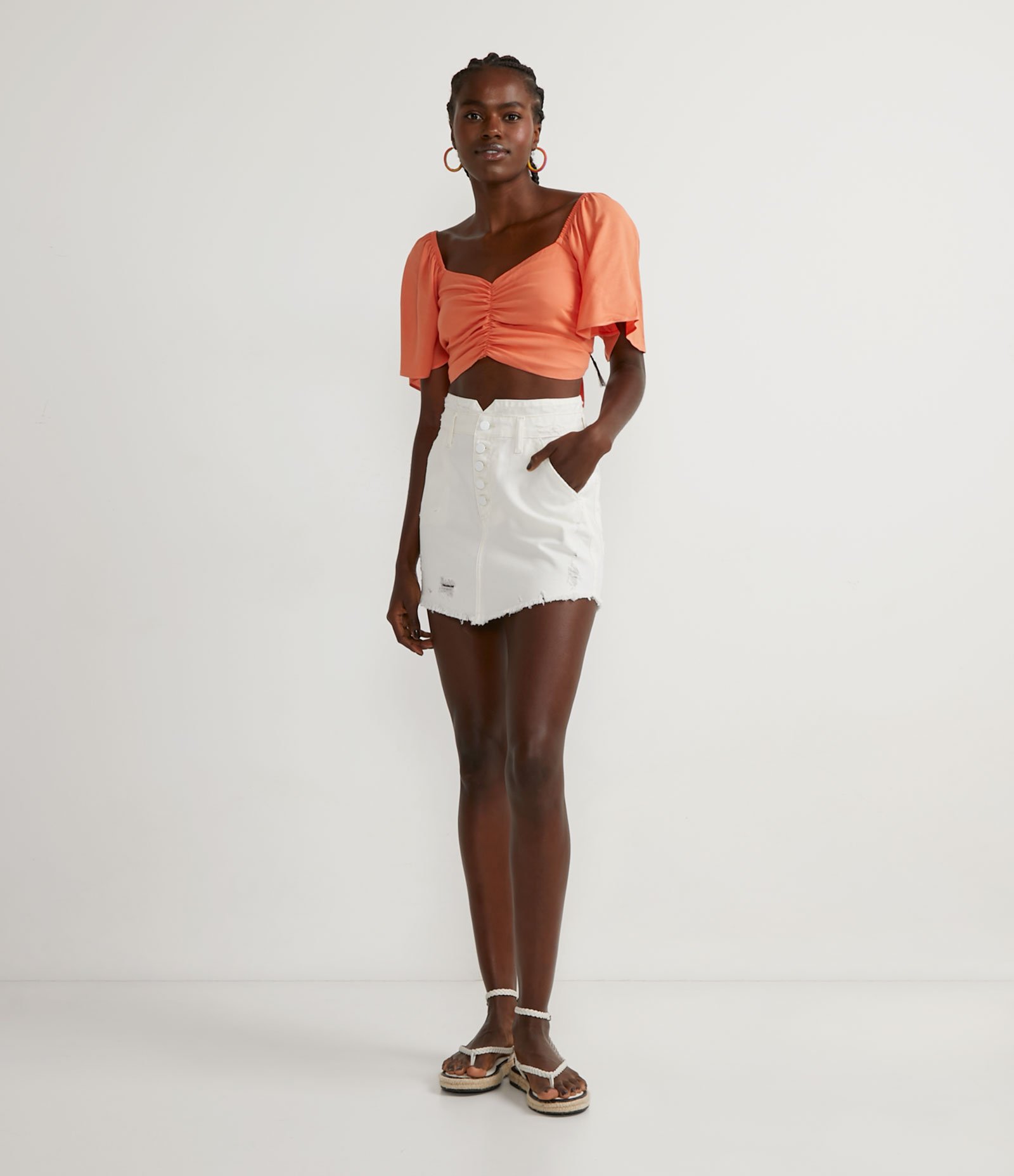Blusa Cropped em Viscose com Puxadinho Frontal e Amarração nas Costas Laranja 4