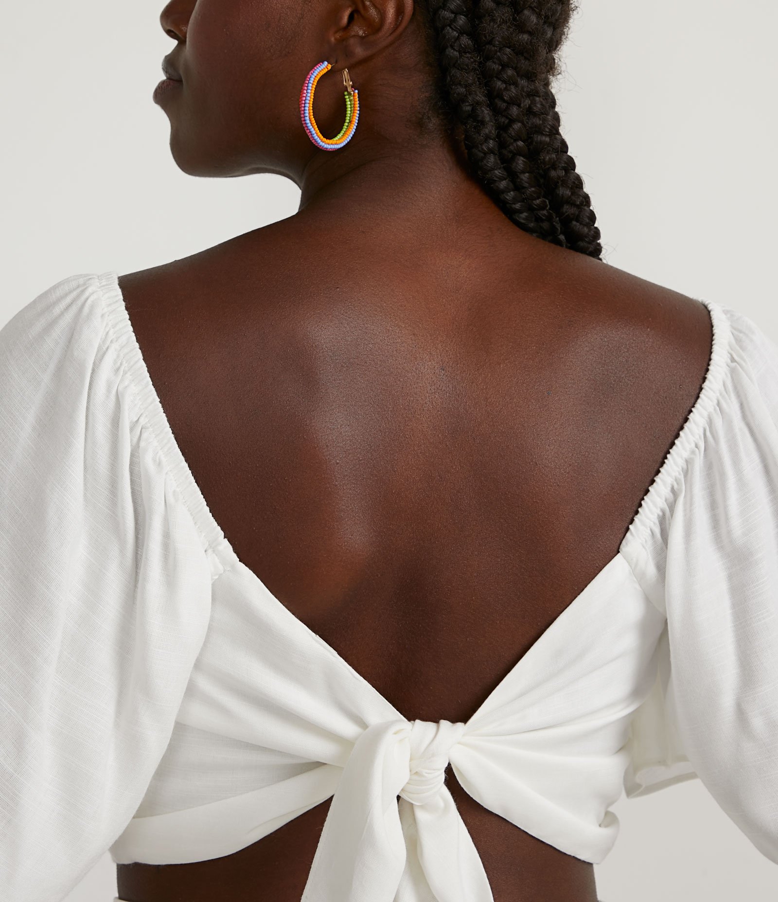 Blusa Cropped em Viscose com Puxadinho Frontal e Amarração nas Costas 4