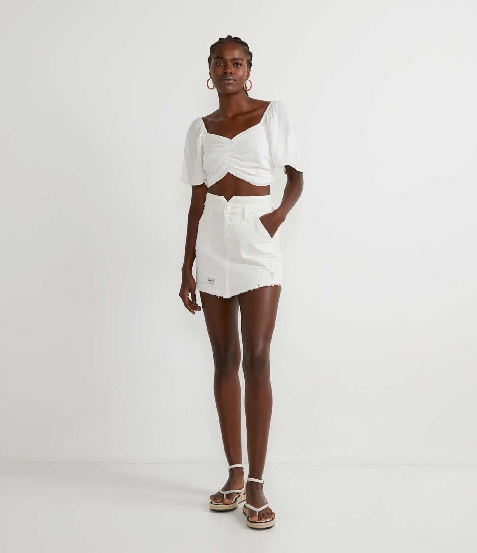 Blusa Cropped em Viscose com Puxadinho Frontal e Amarração nas Costas 5
