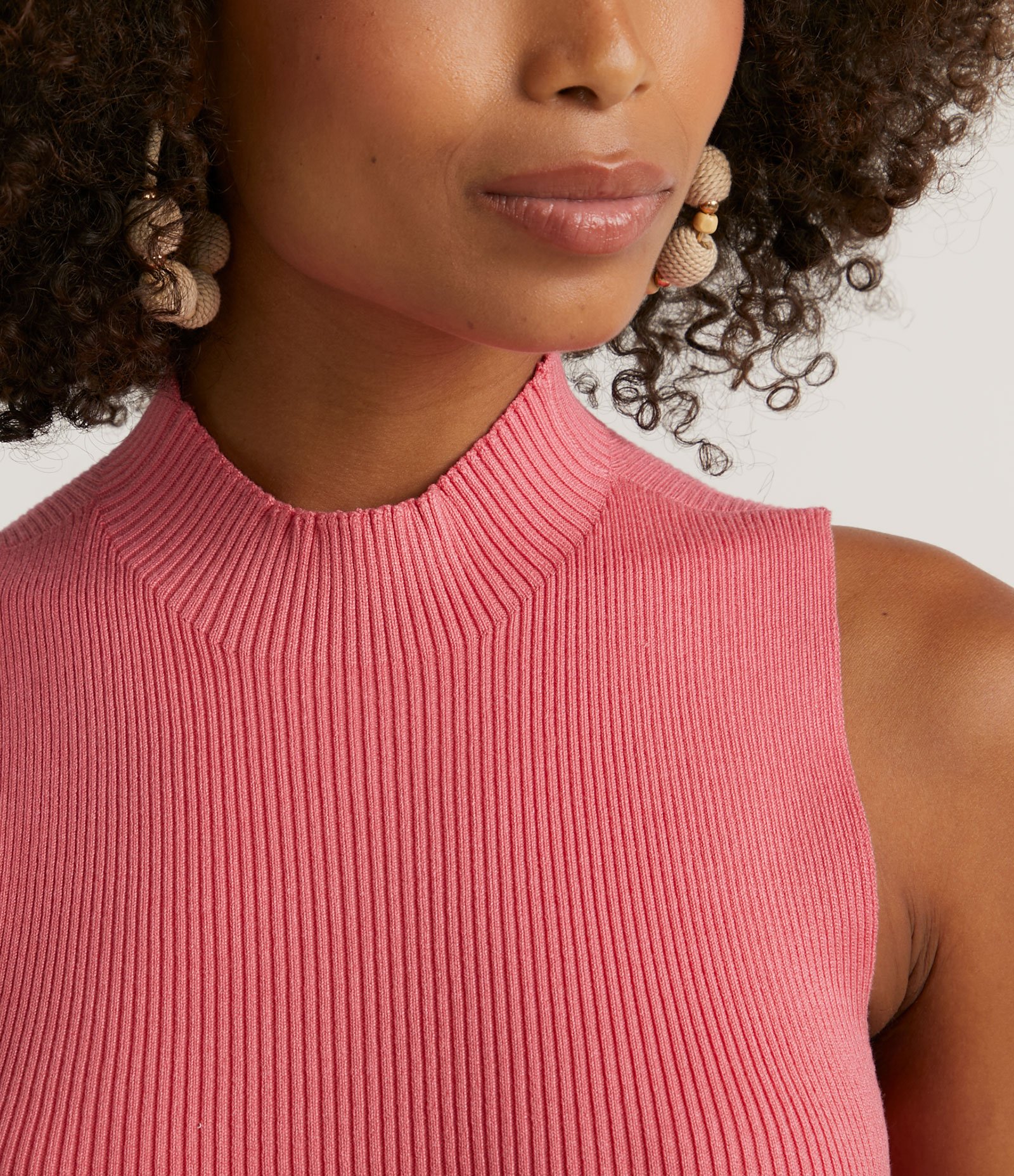 Blusa Regata em Tricô Canelada com Gola Halter e Alça Larga Rosa Médio 3