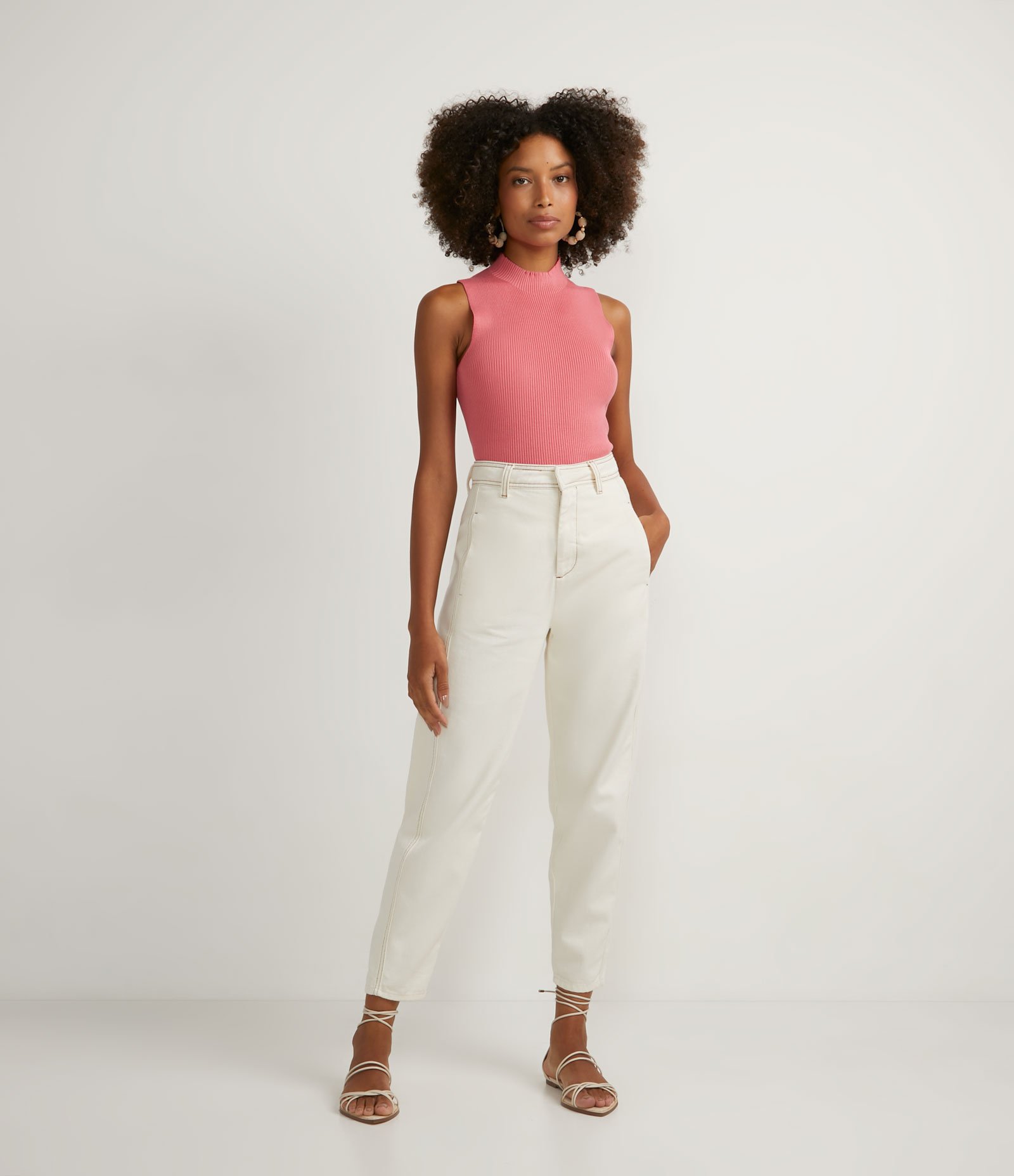 Blusa Regata em Tricô Canelada com Gola Halter e Alça Larga Rosa Médio 4