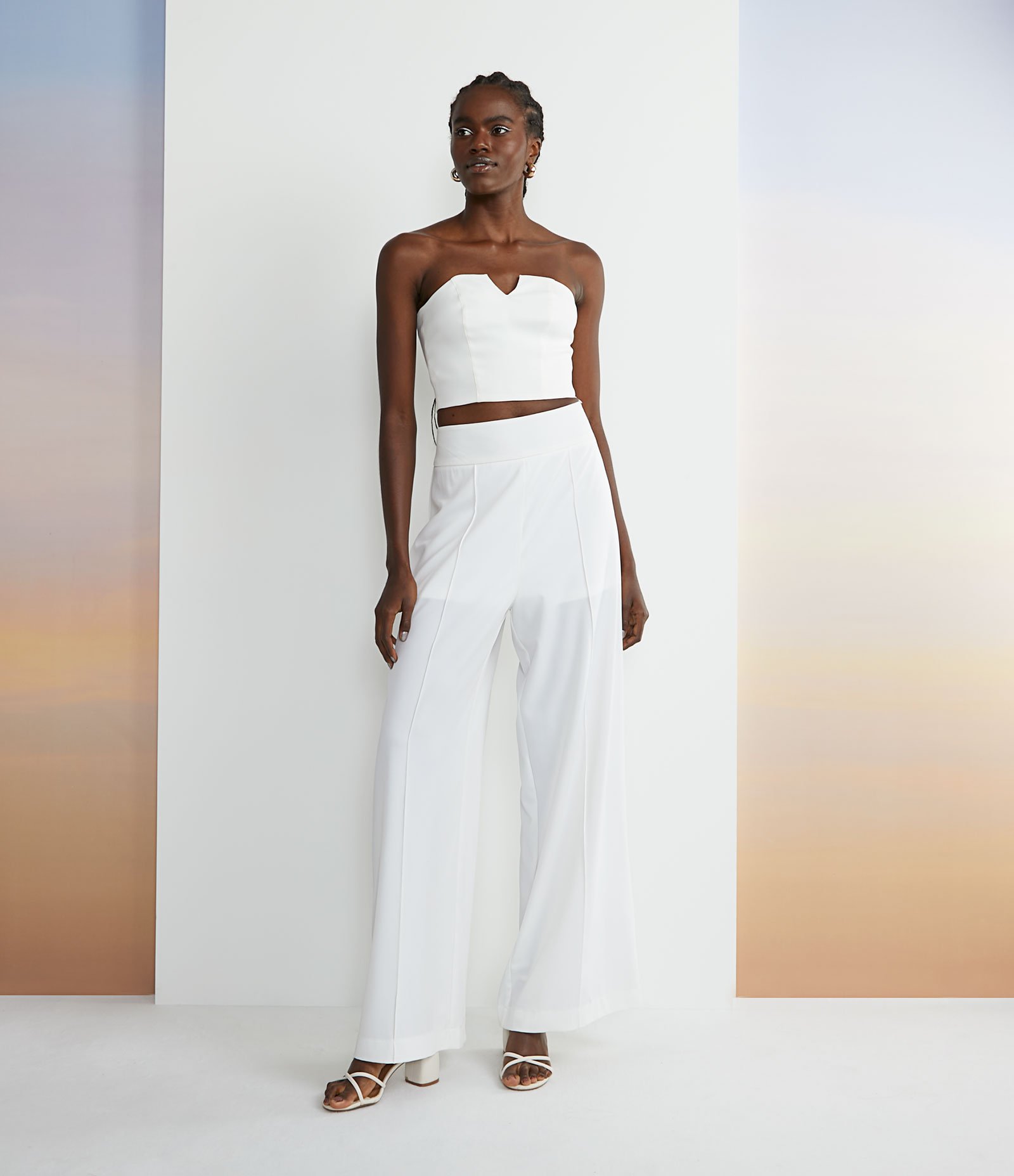 Blusa Cropped Corset em Bengaline com Abertura em V no Decote Branco 4