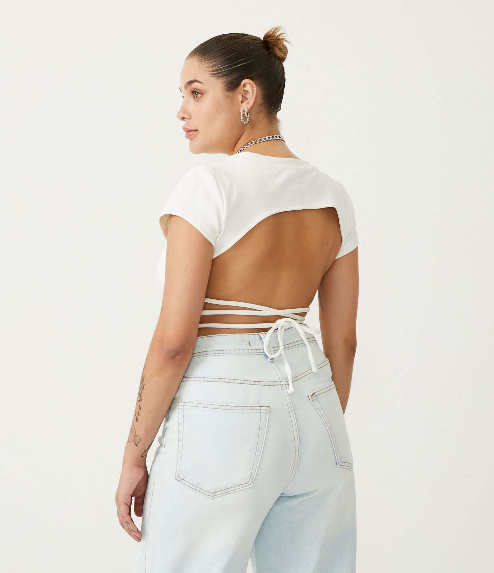 Blusa Cropped em Viscose Canelada com Amarração no Corpo 3