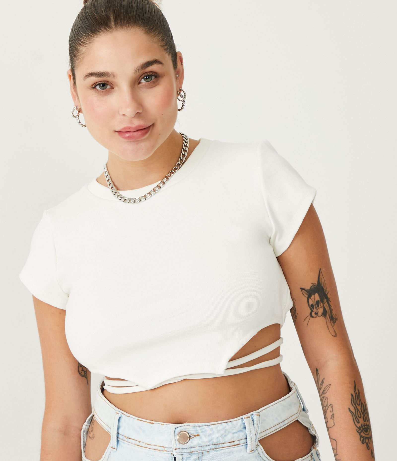 Blusa Cropped em Viscose Canelada com Amarração no Corpo 4