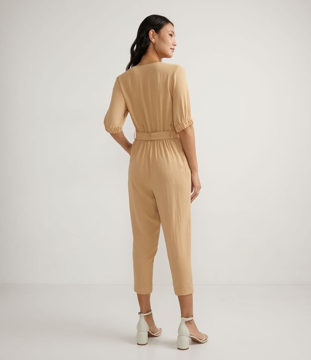 Mono en Crepé con Cinturón Beige 3