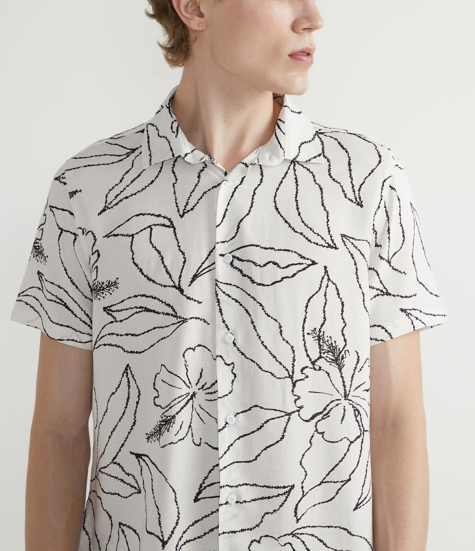 Camisa Manga Curta em Viscolinho com Estampa Floral Branco 3