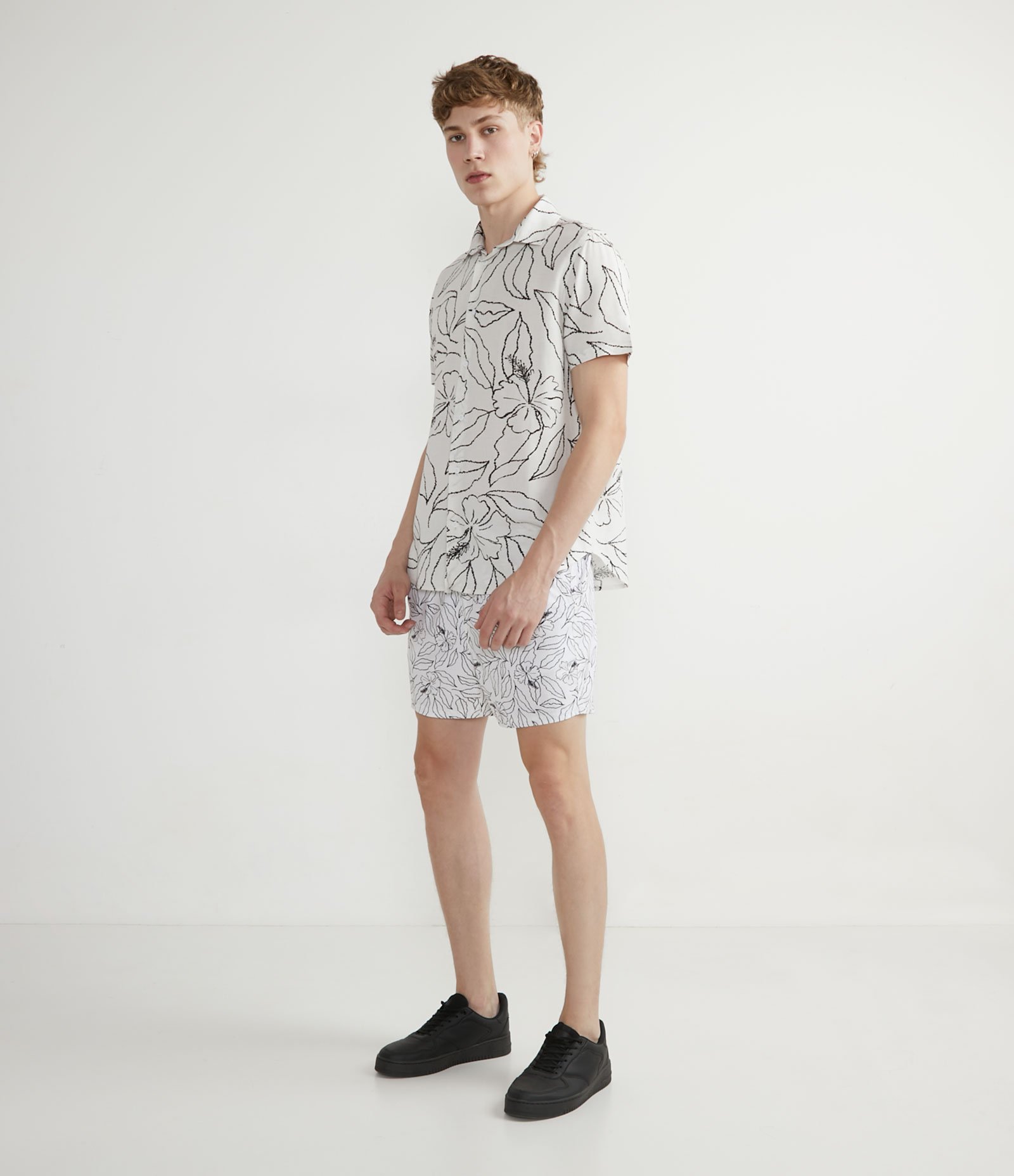 Camisa Manga Curta em Viscolinho com Estampa Floral Branco 4