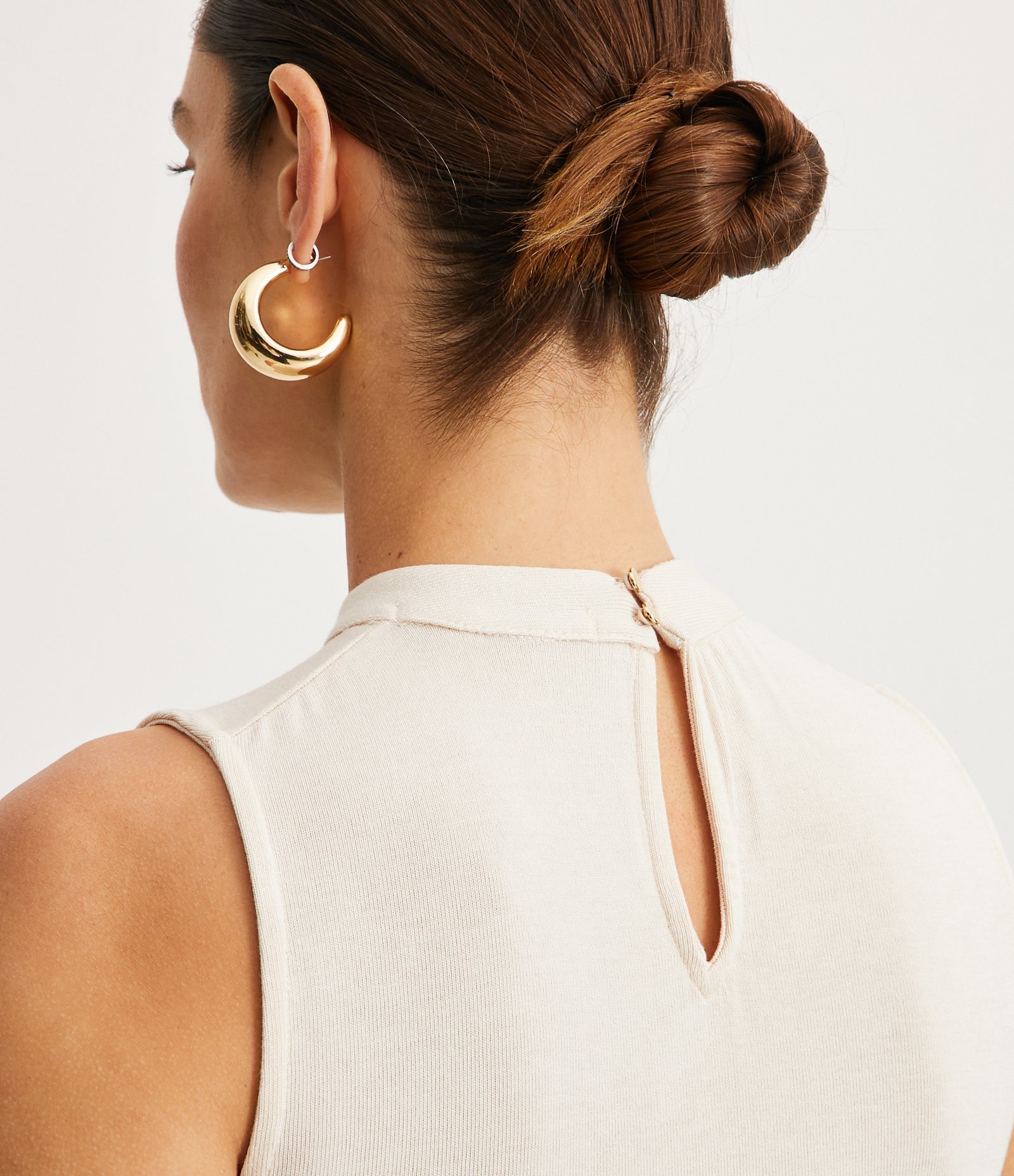 Blusa Regata em Viscolycra com Golinha Alta e Pregas Bege Rosado 4