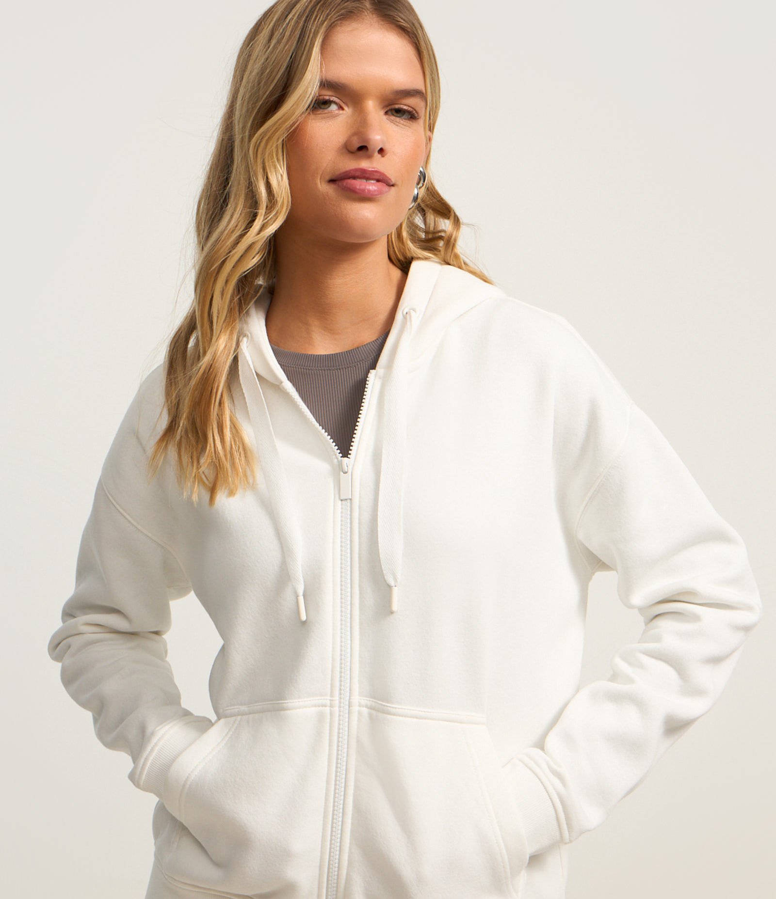 Casaco em Moletom Peluciado com Capuz e Bolso Canguru 1