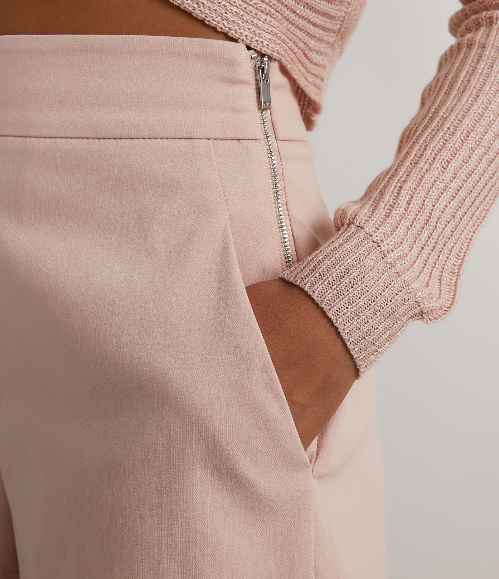 Short em Bengaline com Zíper Tratorado na Lateral 3