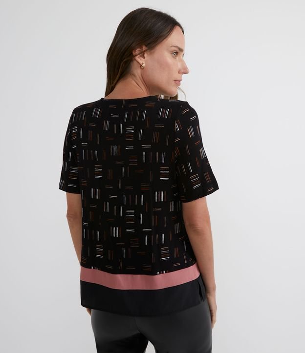 Blusa Manga Corta en Viscolycra con Estampado Geometrico Negro 2