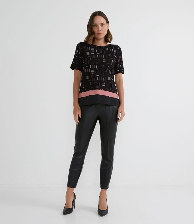 Blusa Manga Corta en Viscolycra con Estampado Geometrico Negro 5