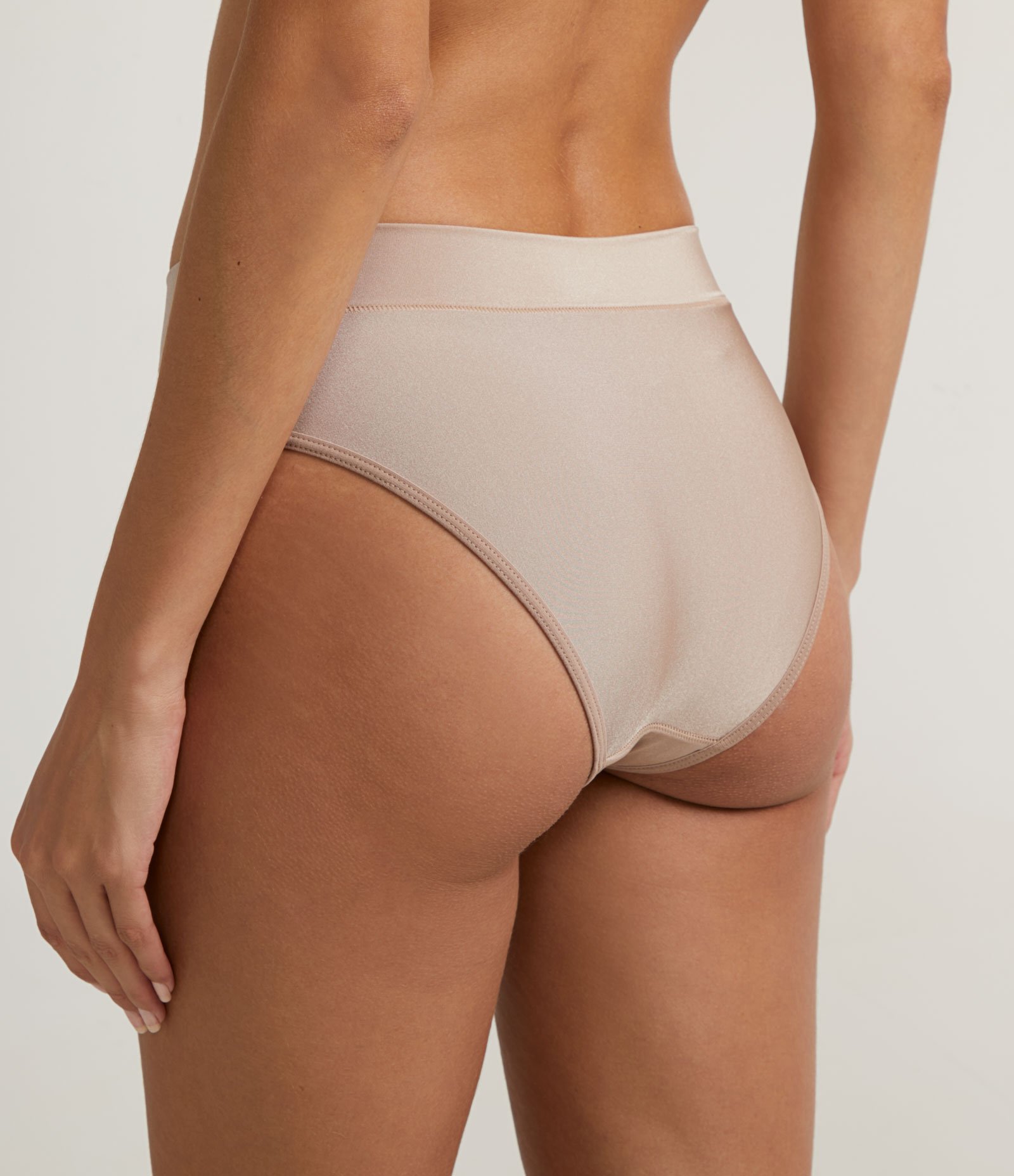 Calcinha Alta em Microfibra com Cós em V e Cava Alta DeMillus Bege 2